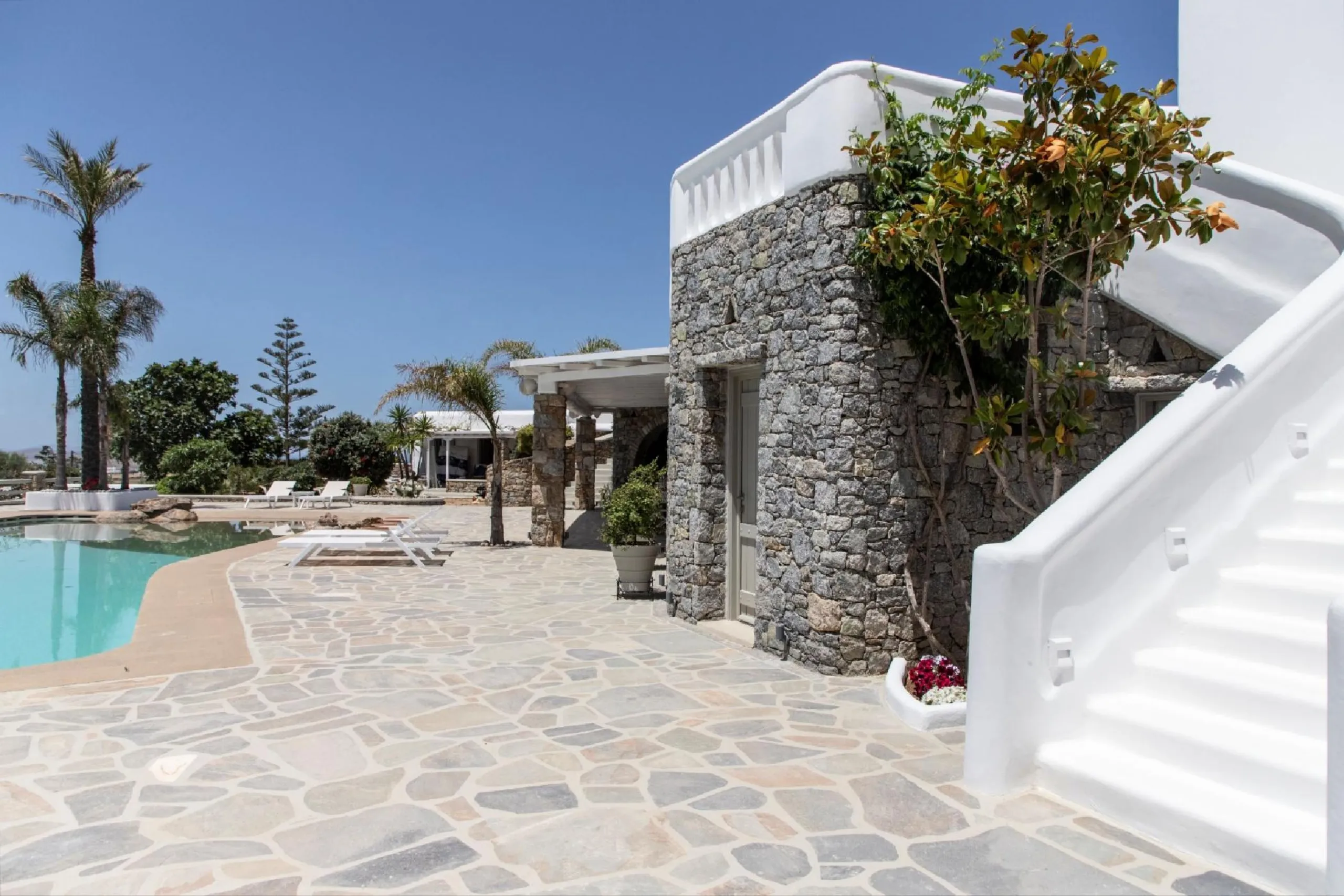 Luxury Cycladic Villa with Private Pool and Vineyard in Mykonos — photograph 11