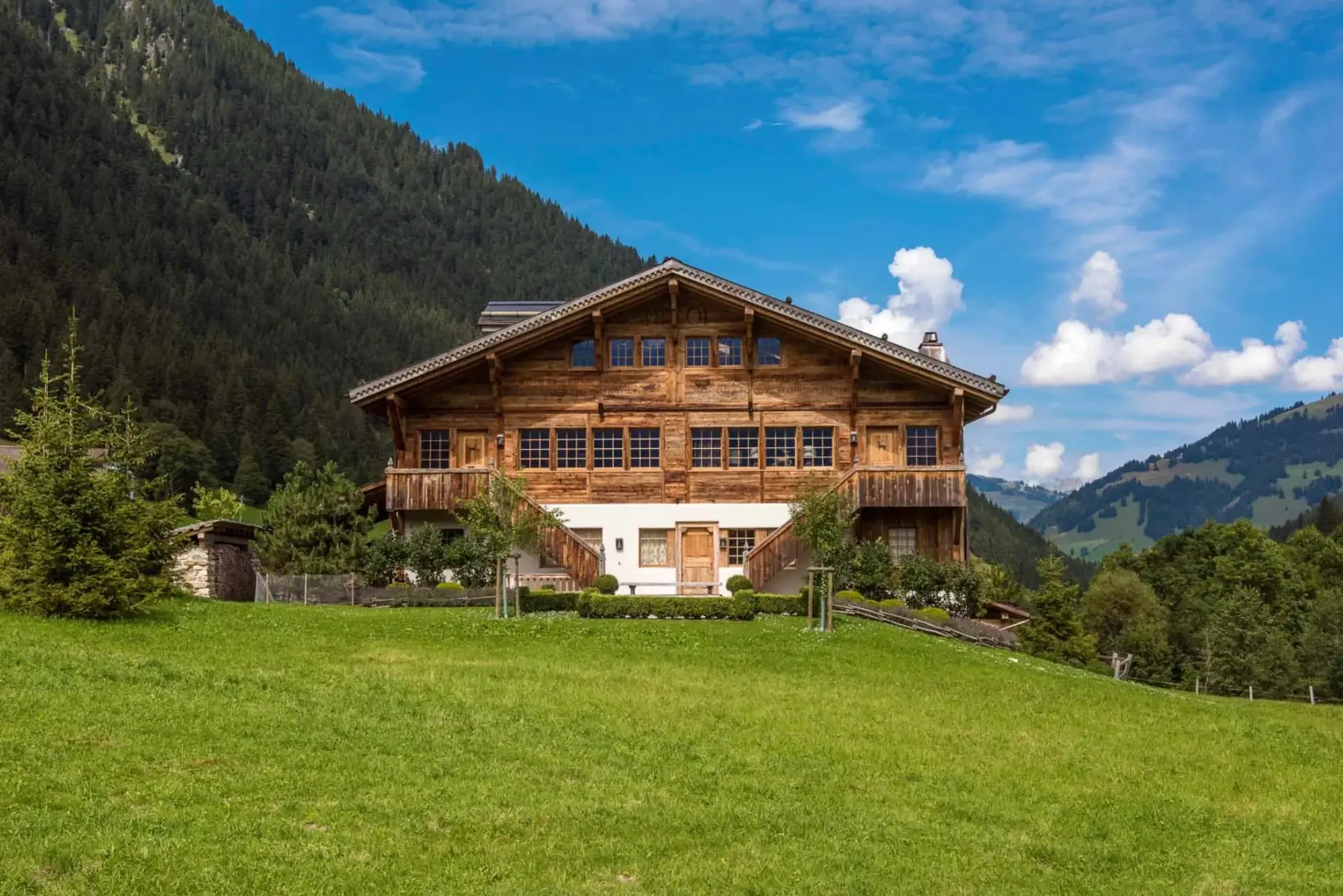 Traditional Swiss Chalet with Spa, Lauenen