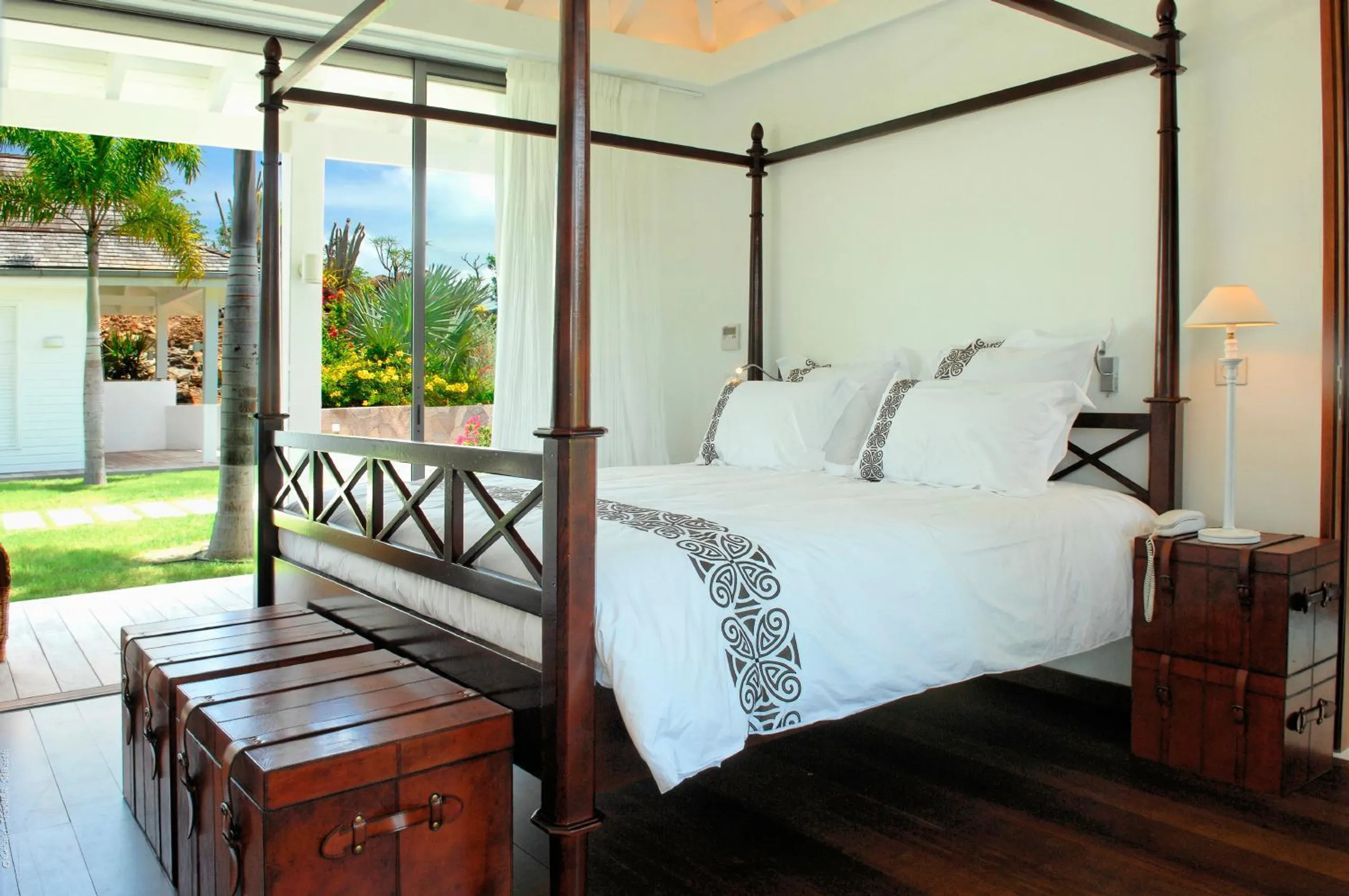 Lavish Luxury Villa with Private Pool and Ocean Views — photograph 6