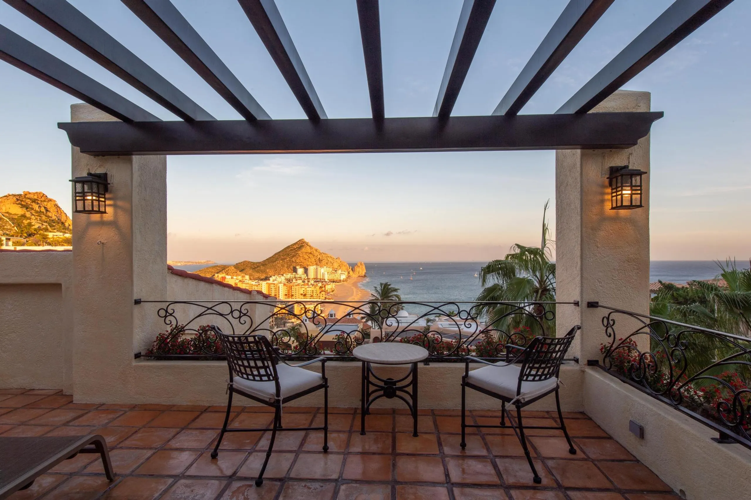 Majestic Ocean View Villa with Infinity Pool — photograph 11