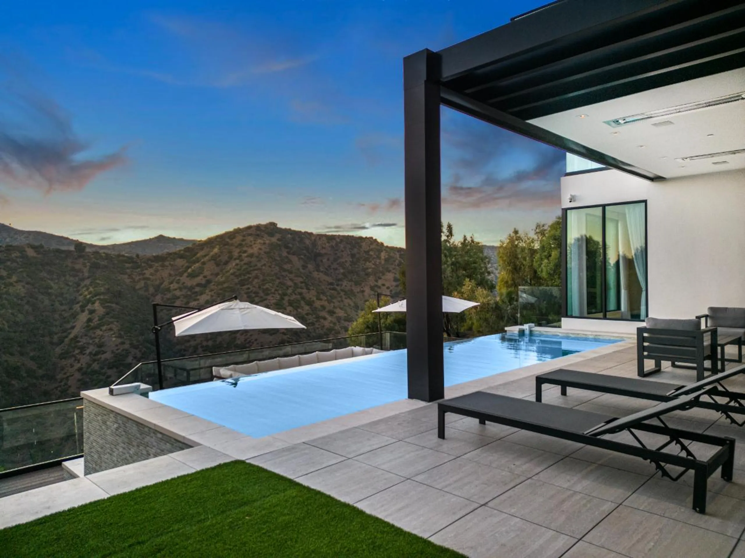 Grand Bel AIr Luxury Modern Estate with Infinity Pool and Panoramic Views — photograph 5