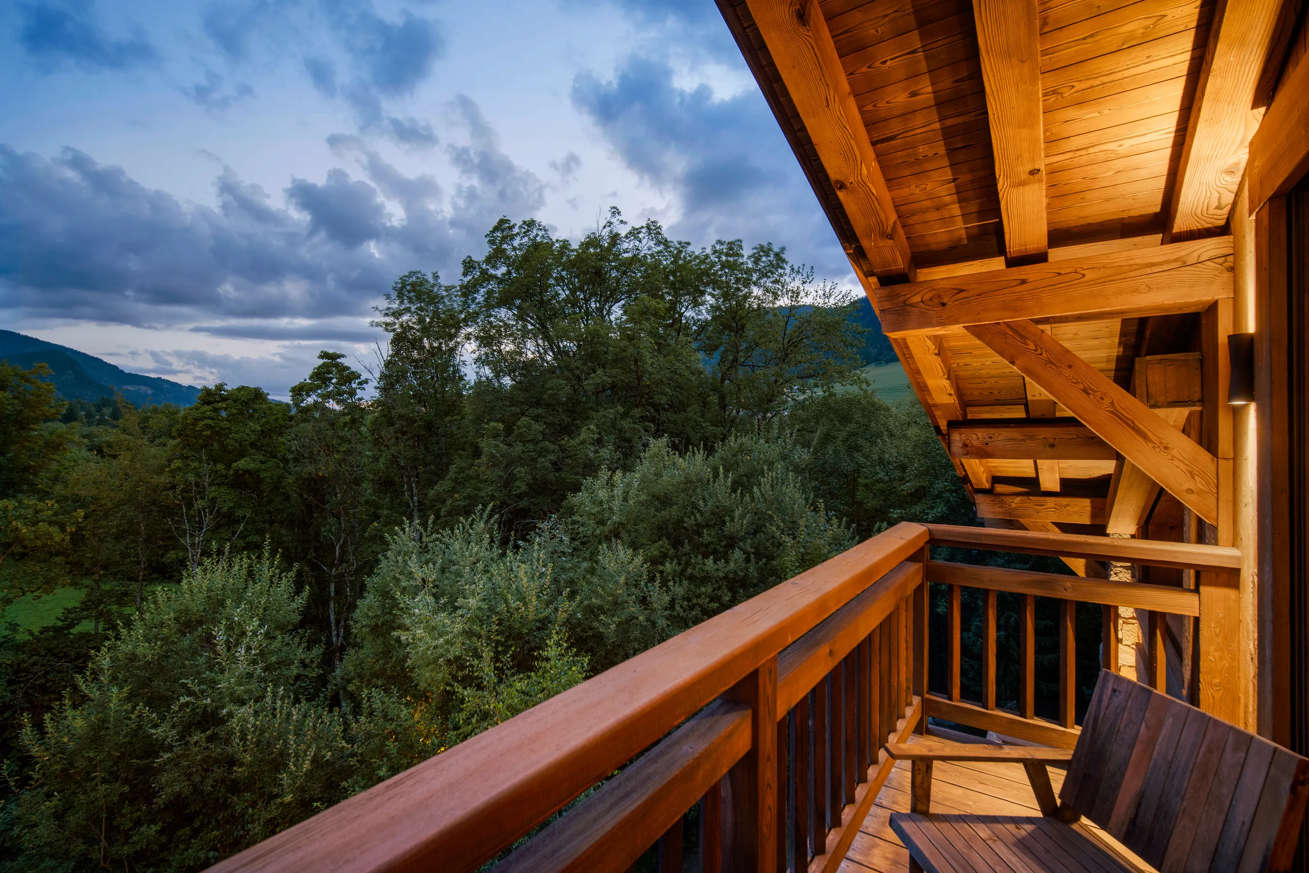 Opulent Alpine Hideaway with Cinema, Spa, and Mont Blanc Views — photograph 3