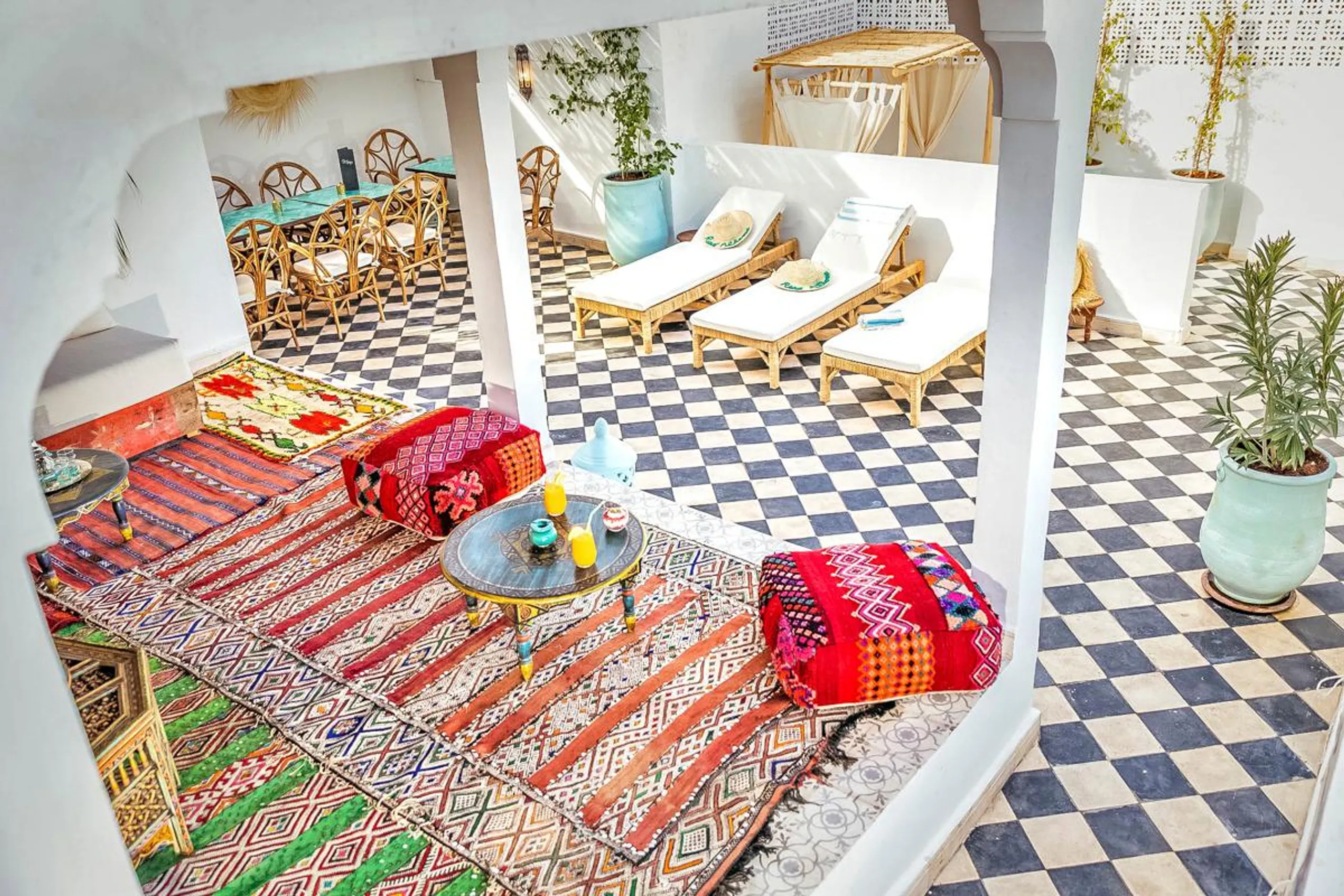 Majestic Traditional Villa in Marrakesh with Pool — photograph 10