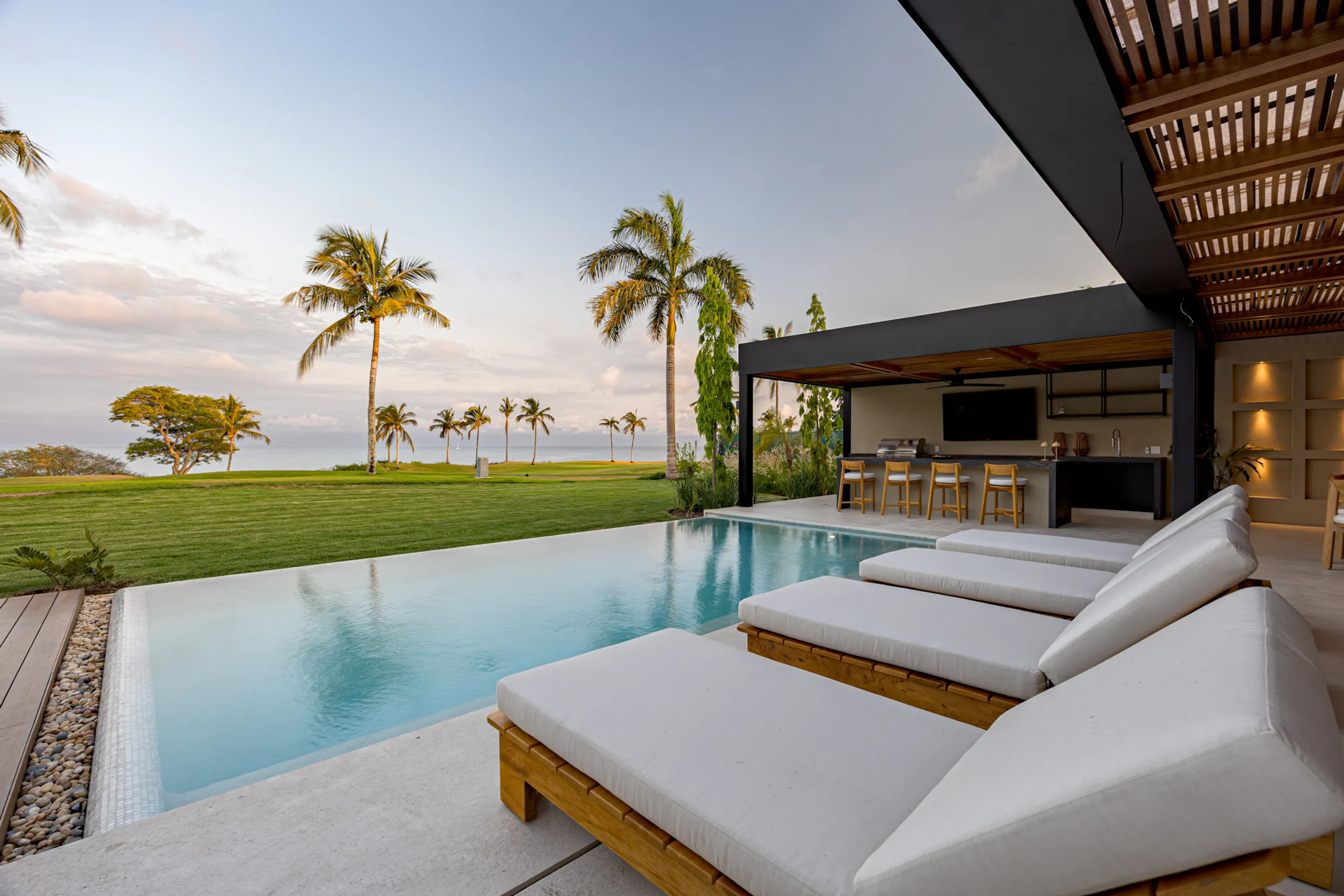 5-Bedroom Villa with in Lagos del Mar with Sunset Views, Pool & Golf Access — photograph 4