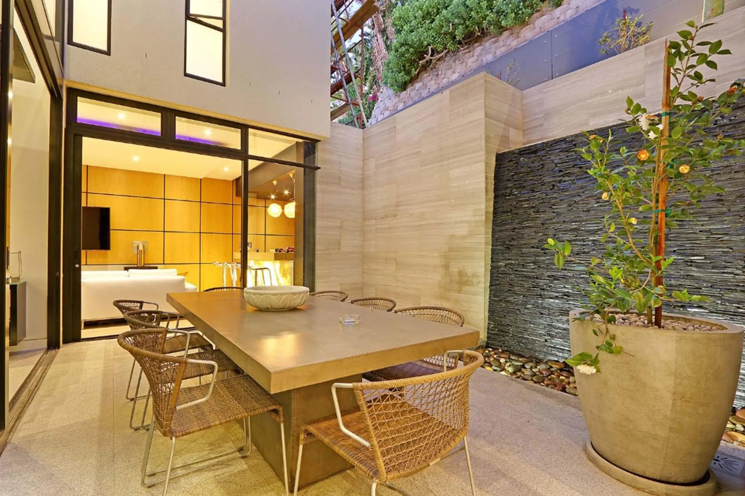 Magnificent Modern Contemporoary Villa with Sweeping Ocean Views — photograph 7