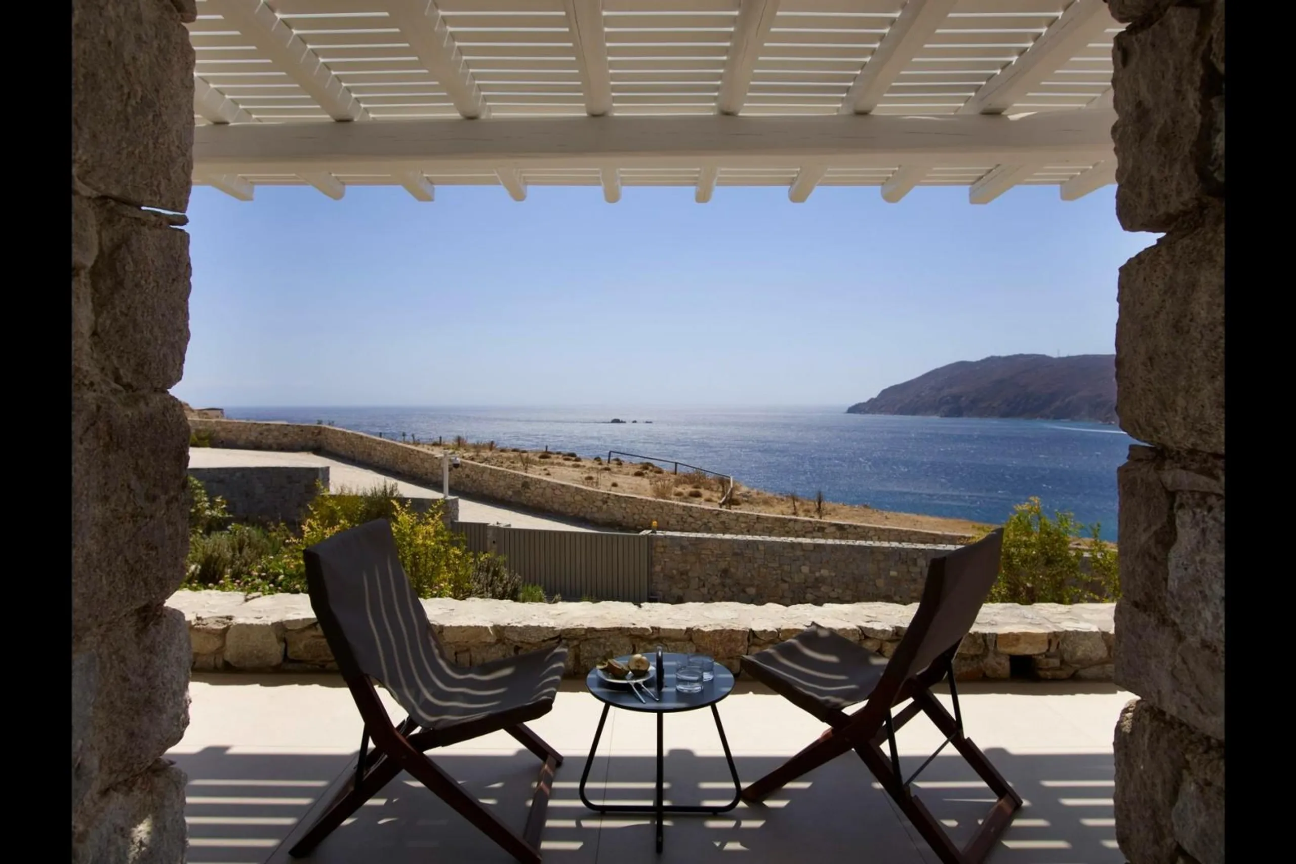 Exquisite Haven with Infinity Pool and Majestic Mountain Vistas — photograph 4