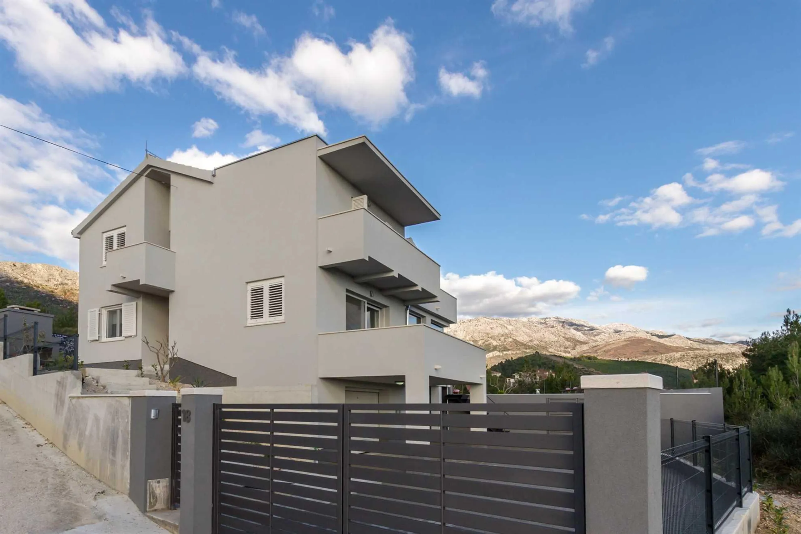 Elegant Villa with Private Pool Panoramic Views in Zrnovnica — photograph 10