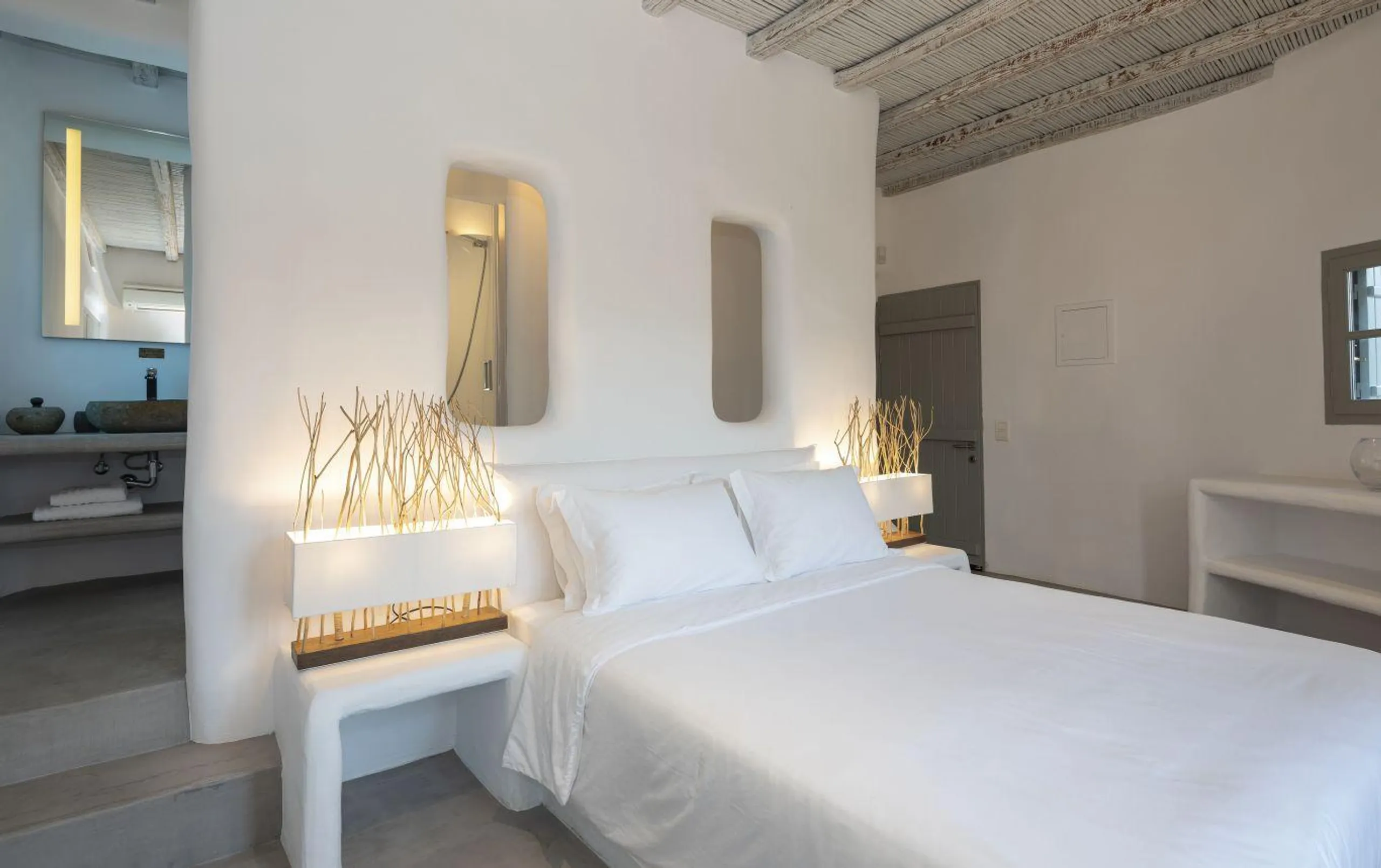 Grandiose Mykonos Villa with Gorgeous Pool and Sea Views — photograph 7