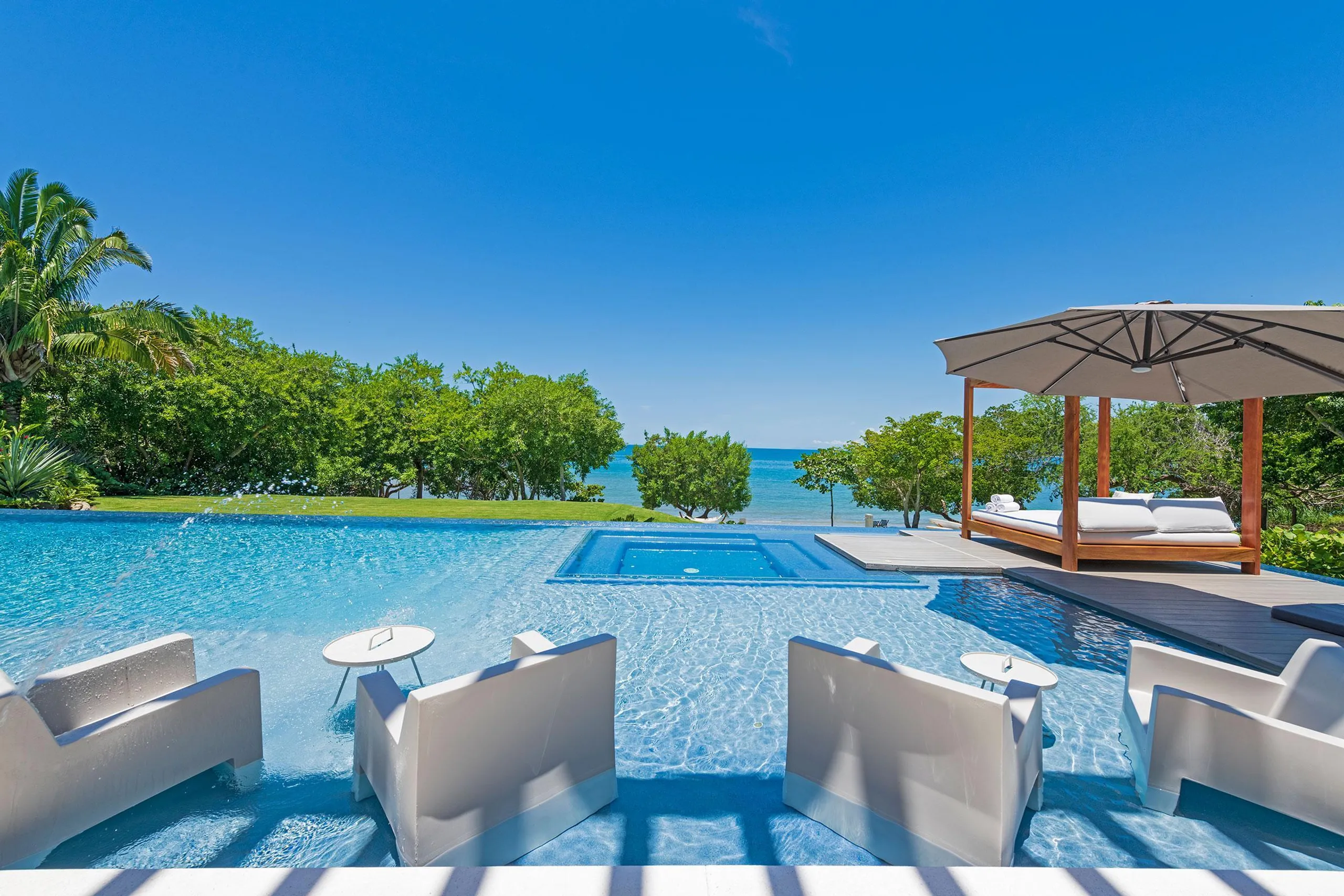 Architectural Punta Mita Estate with Large Infinity Pool and Ocean Views — photograph 3