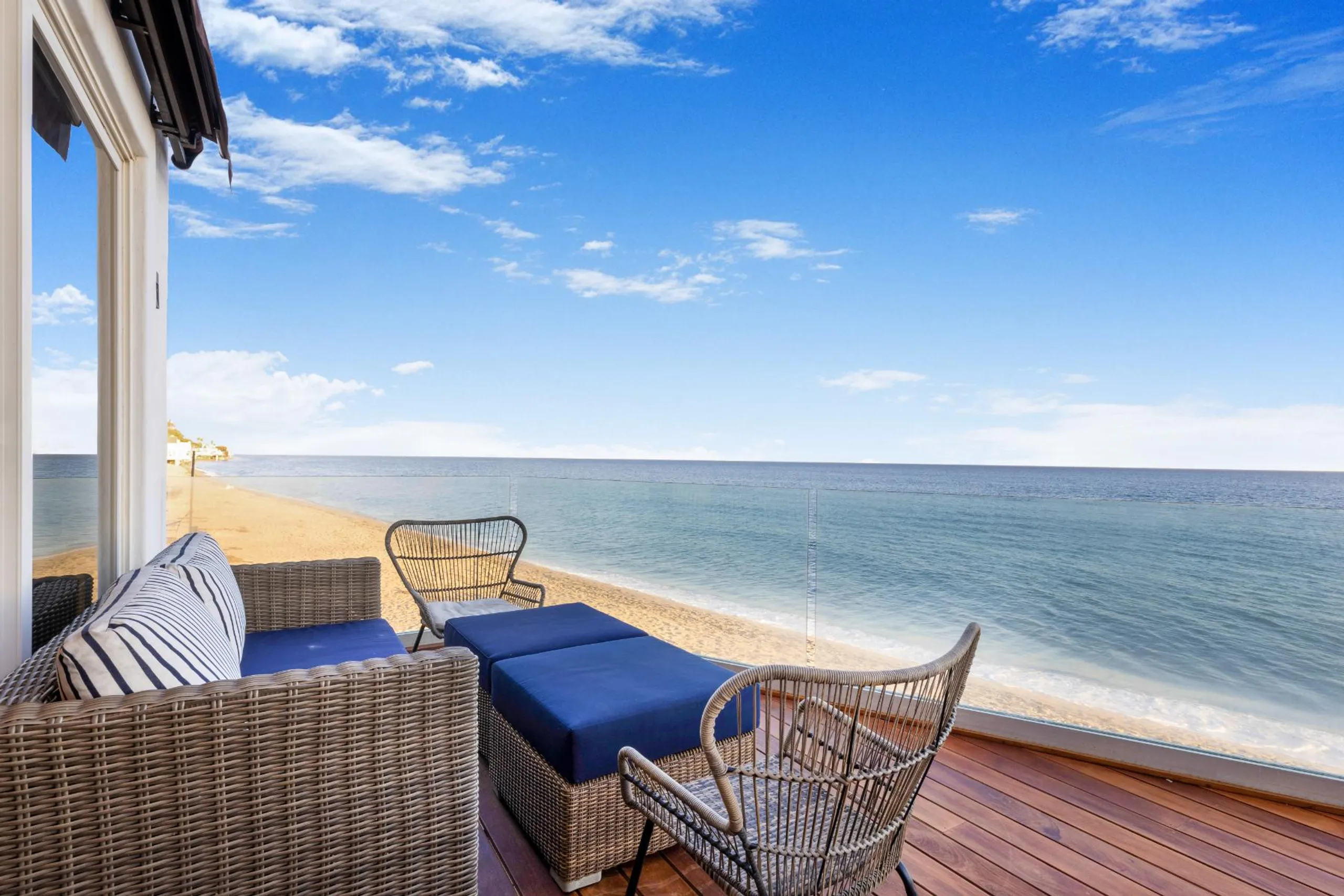Breathtaking Malibu Villa with Walks to Beach — photograph 7