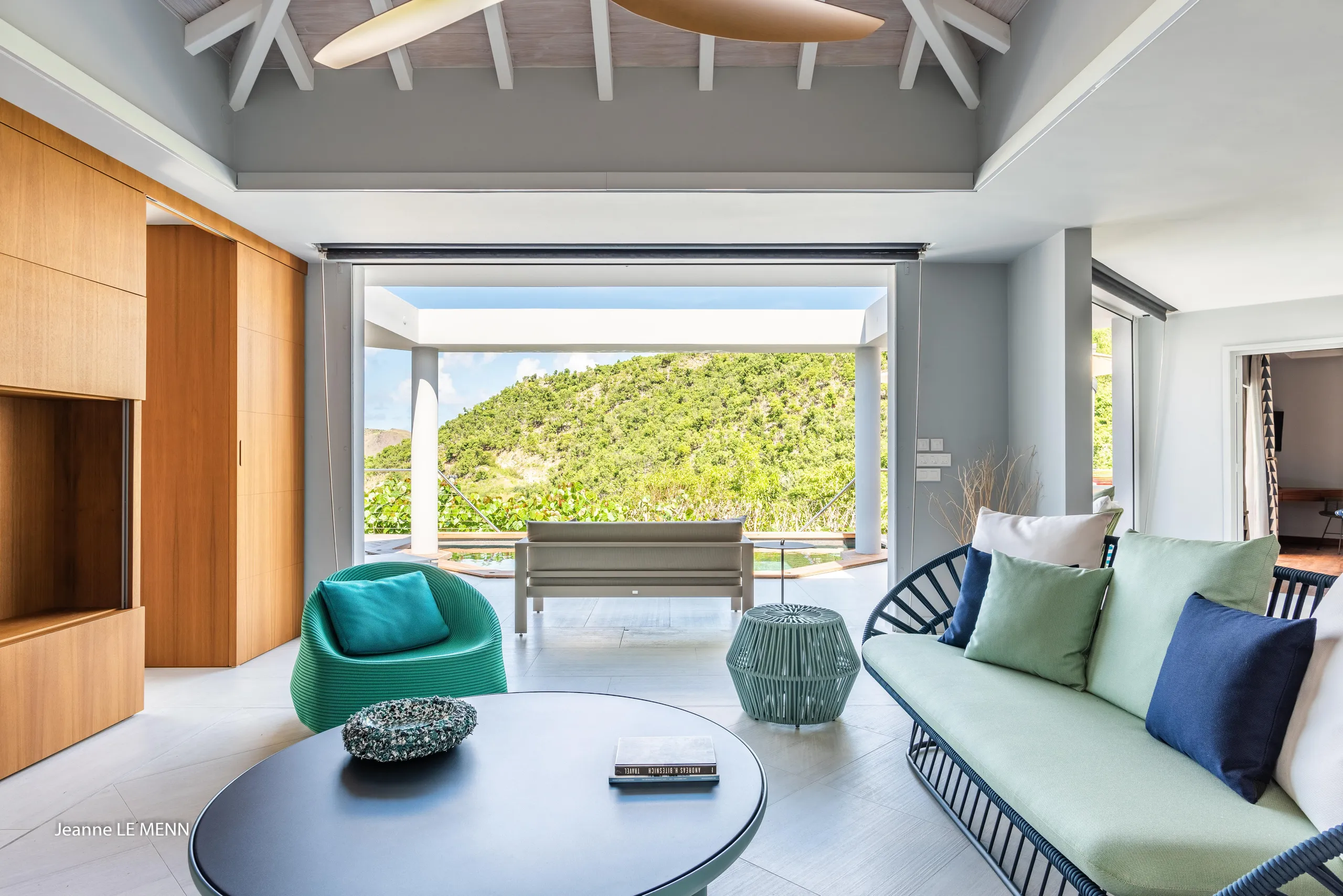 Refined Seaview Villa with Private Pool — photograph 4
