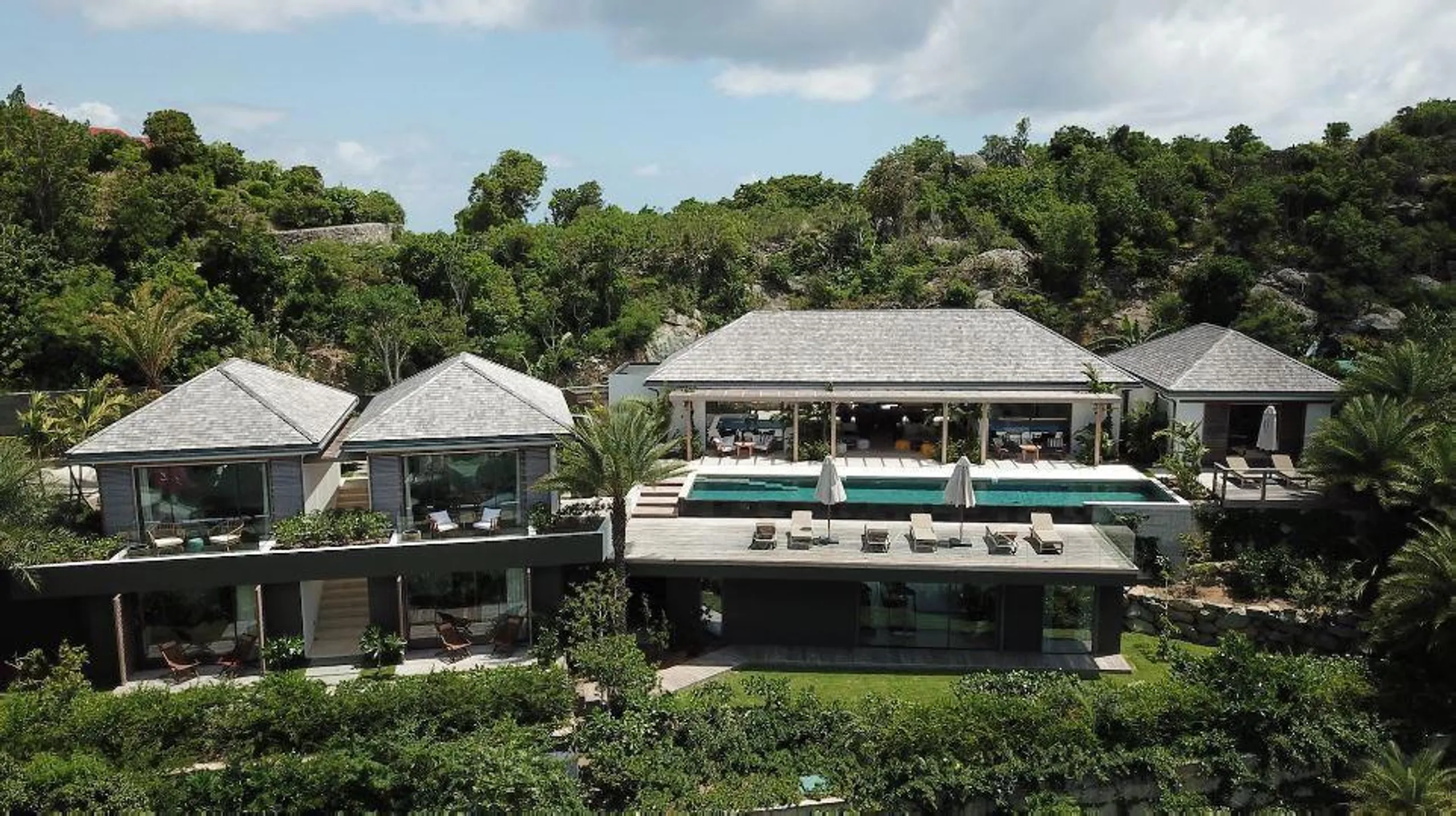 Elegant Oasis Villa with Gorgeous Pool and Stunning Views — photograph 2
