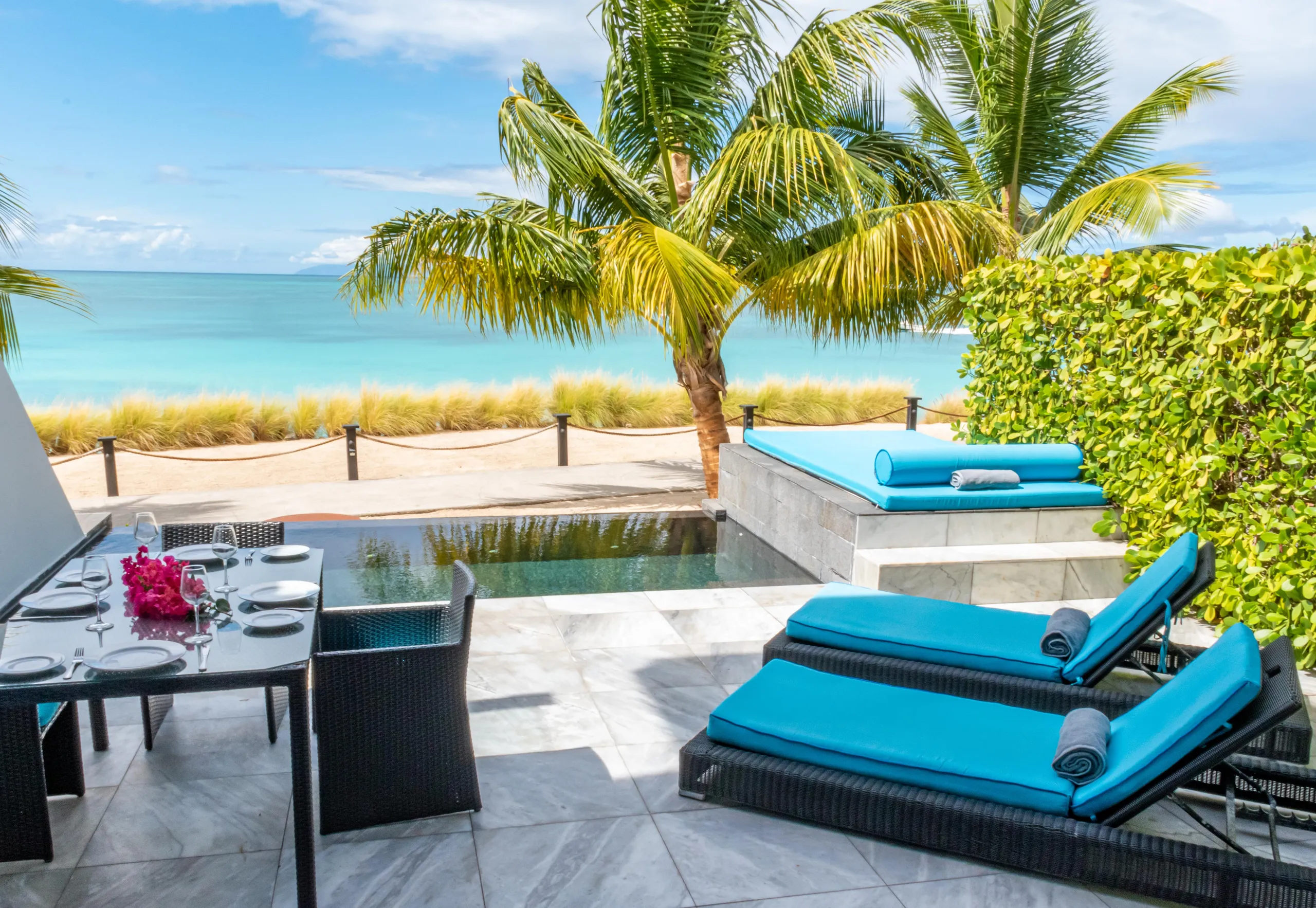 Stunning Villa with Open Plan Living and Oceanfront Terrace — photograph 2