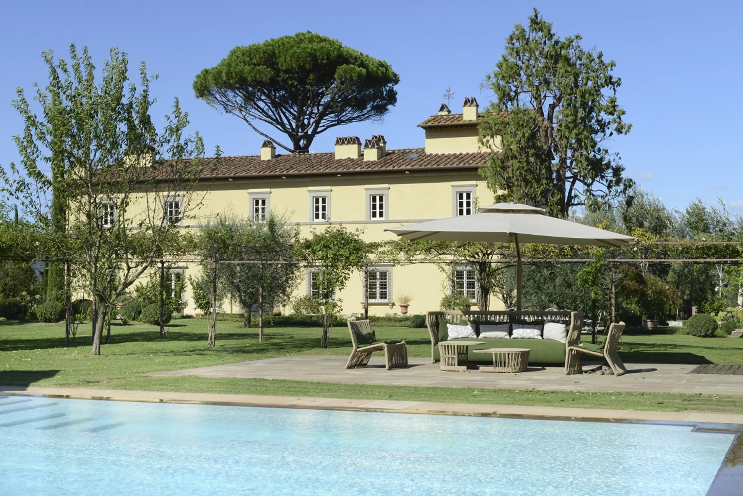 Grand 14BDR Tuscan Estate with Private Pool, Gazebo, and Pool Table — photograph 4