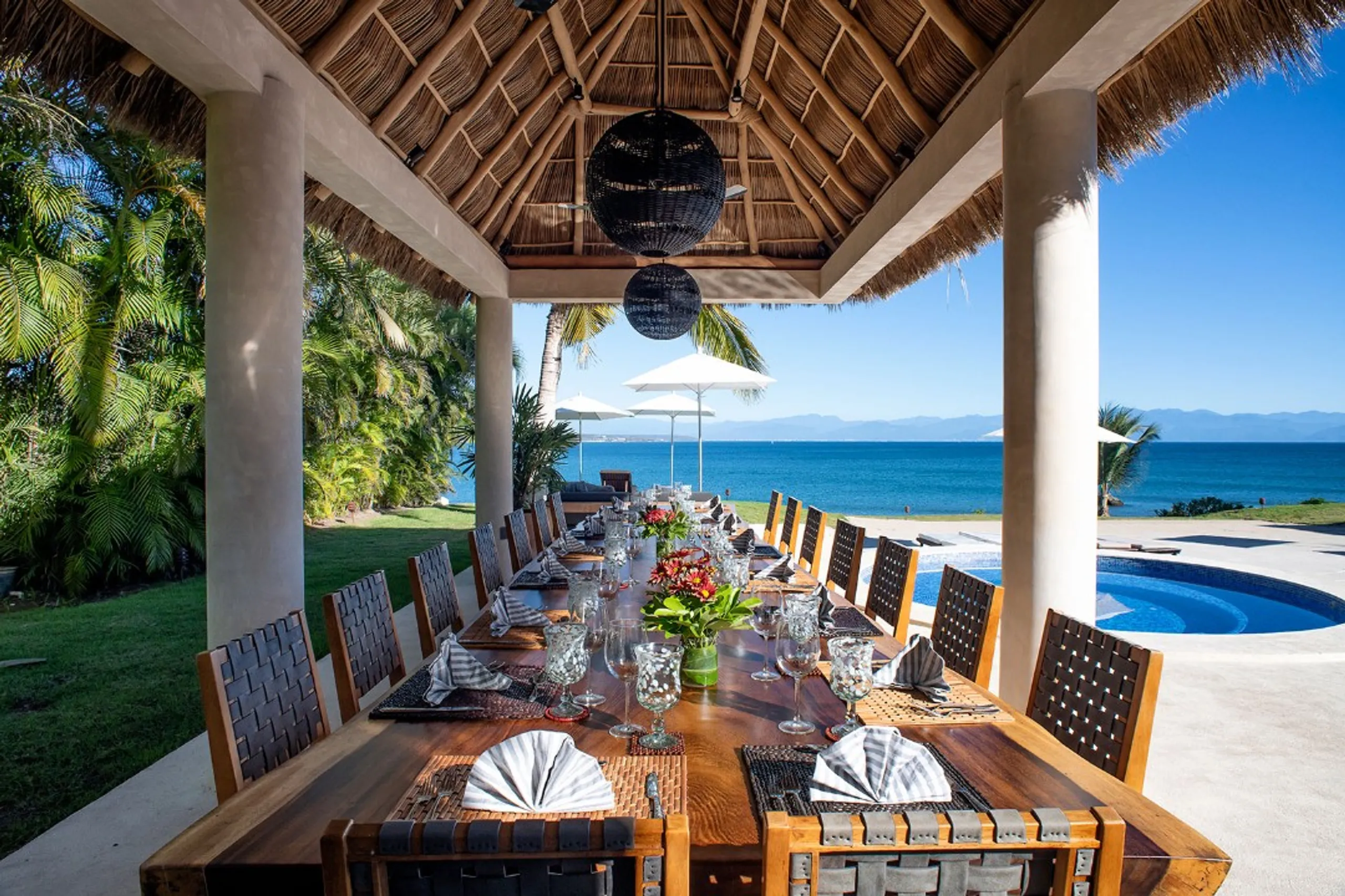 Resplendent La Punta Villa with Infinity Pool & Surf Break Access — photograph 5