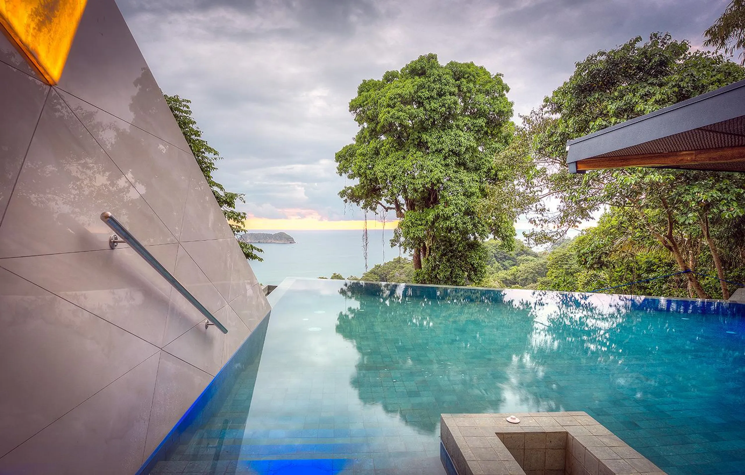Grand 9 Bedroom Villa with Private Infinity Pool and Views of Pacific — photograph 12