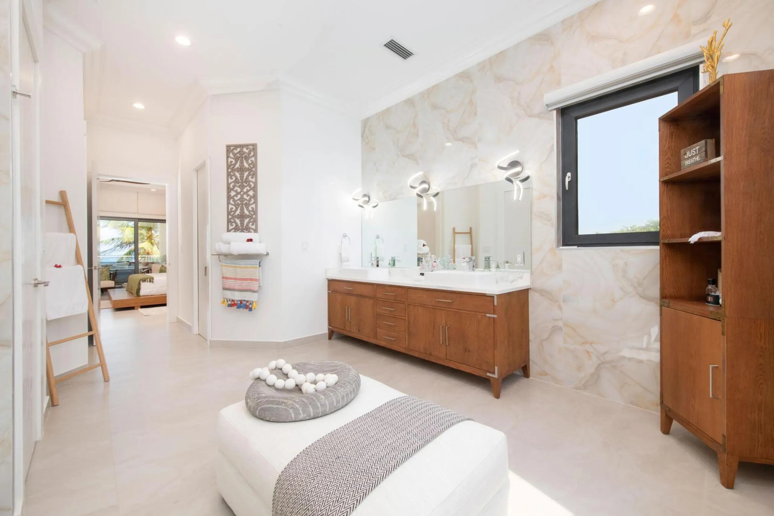 Grand Beachfront Estate with Private Pool, and Home Theater — photograph 12