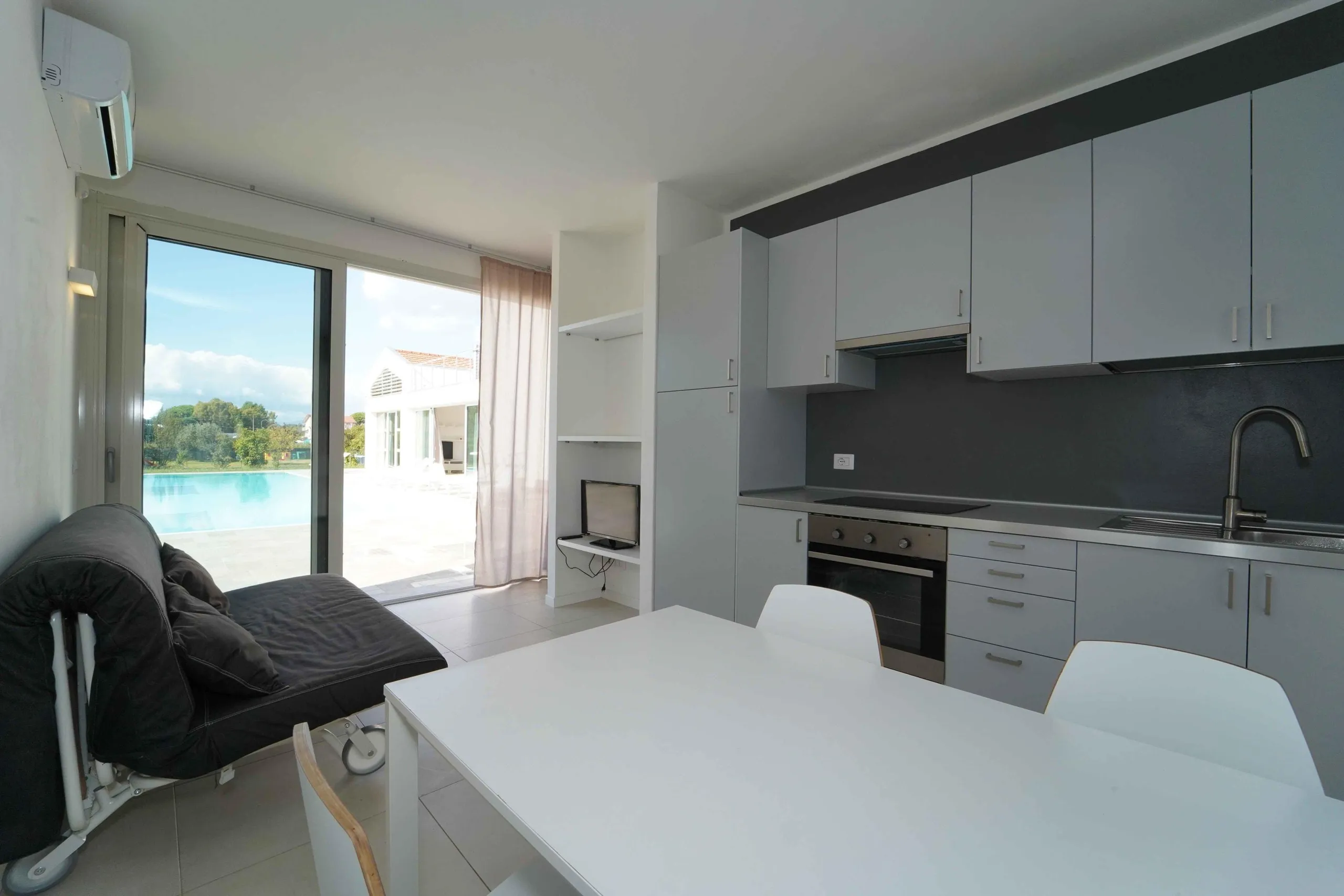 Scenic Ligurian Villa with Private Pool, and Mediterranean Gardens — photograph 8