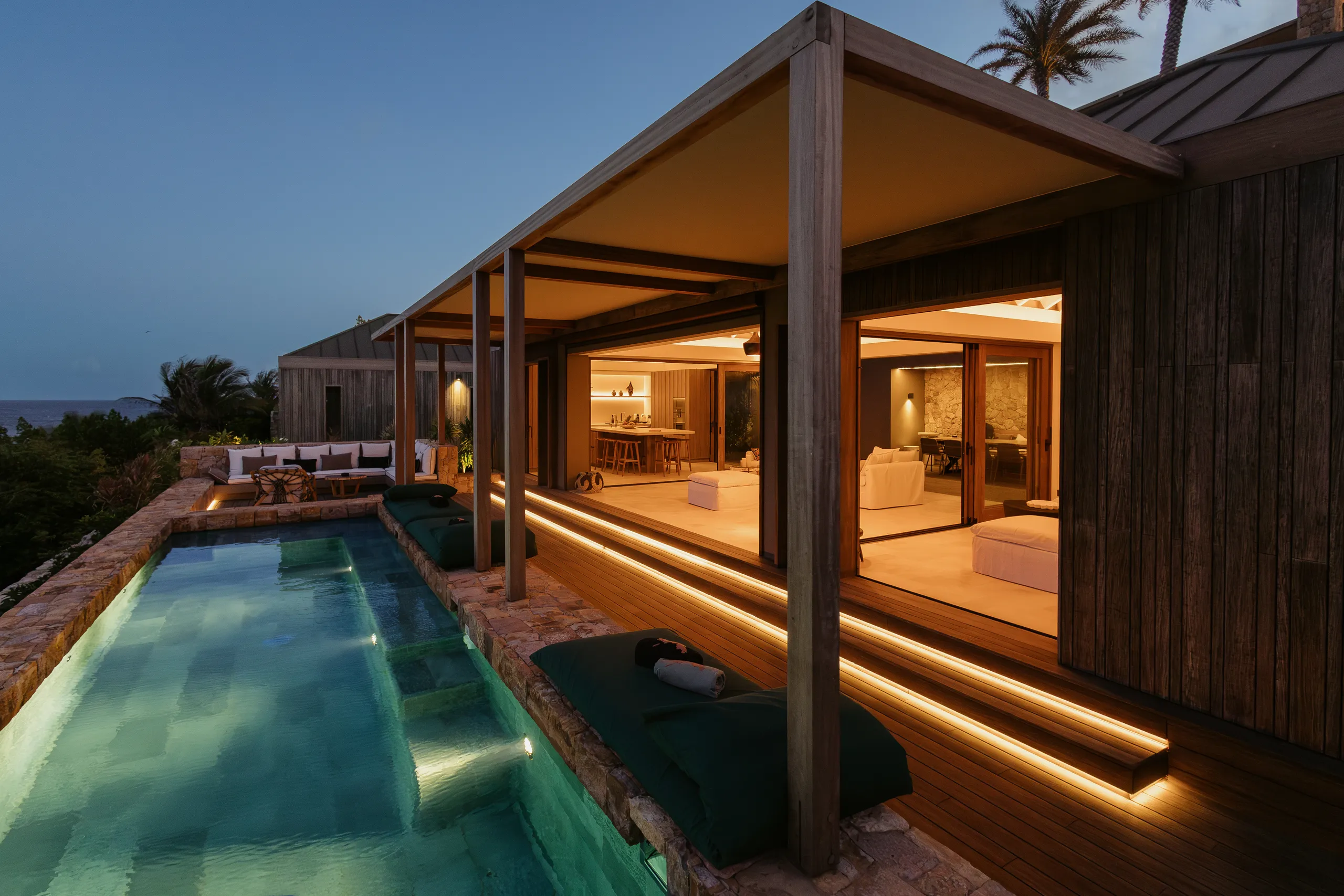 Impeccably Designed Villa Private Pool, Garden, Open Living & Coastal Views — photograph 4
