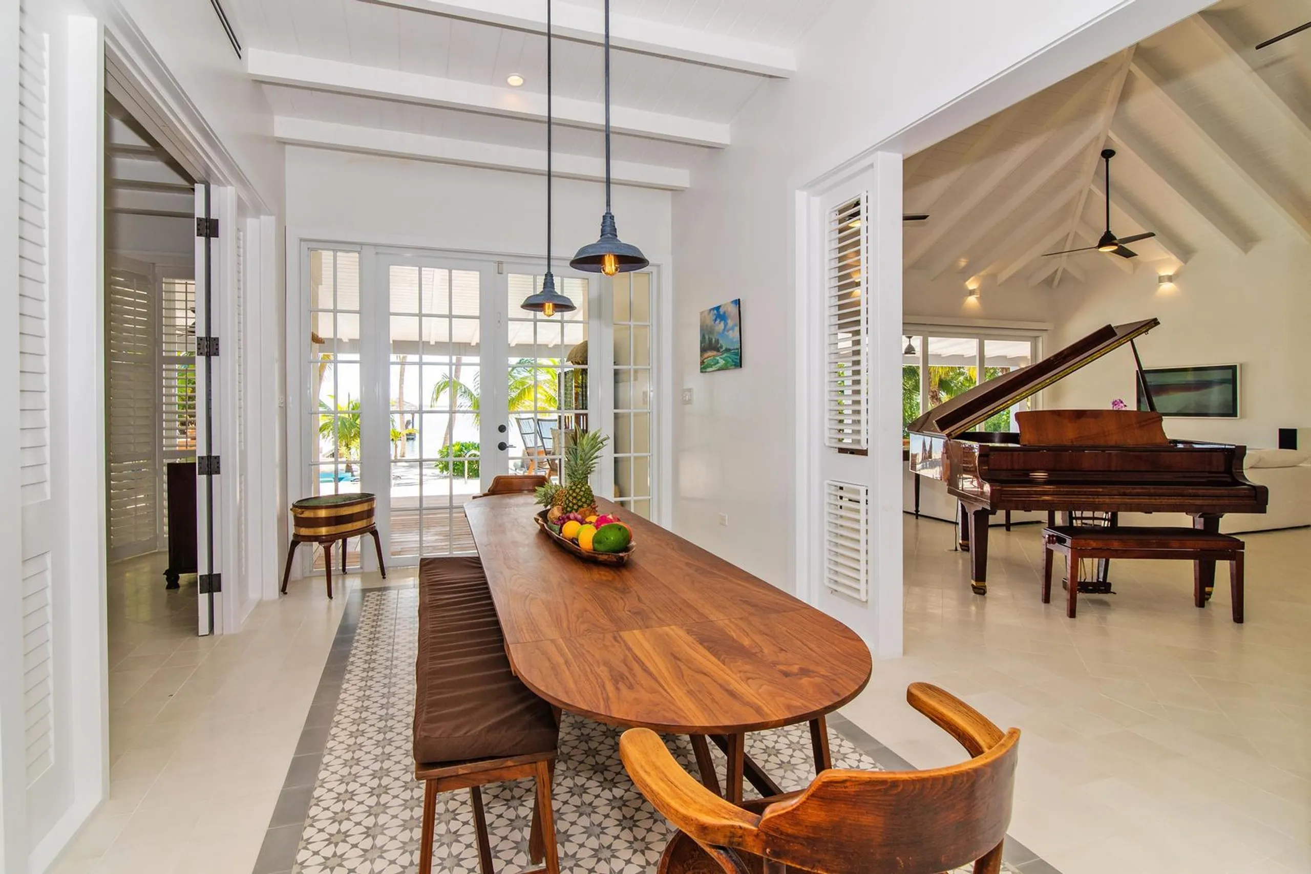 Stunning Cayman Kai Beachfront Estate with Private Pool and Ocean Views — photograph 12