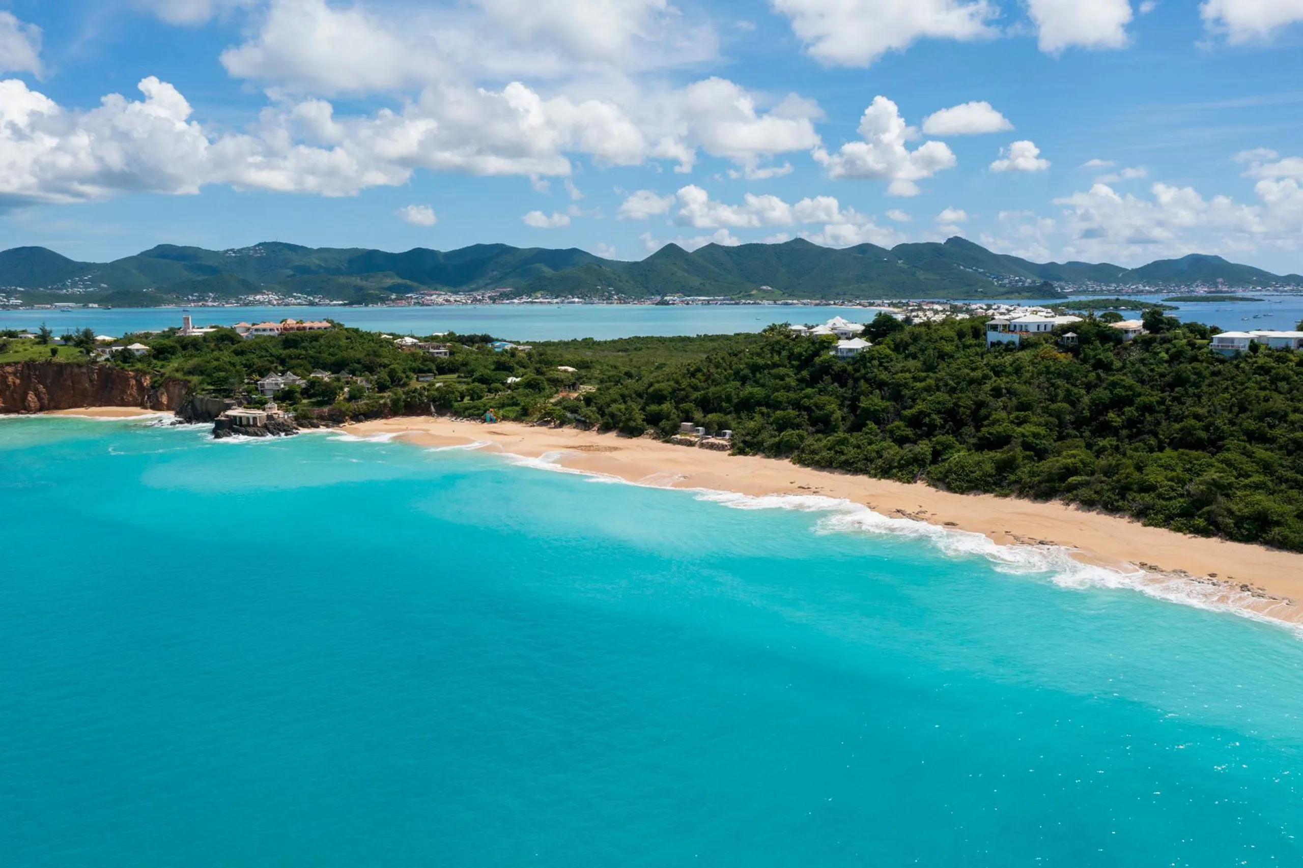 Light-filled Classic Caribbean Villa with Private Pool and  Direct Private Beach Access — photograph 9