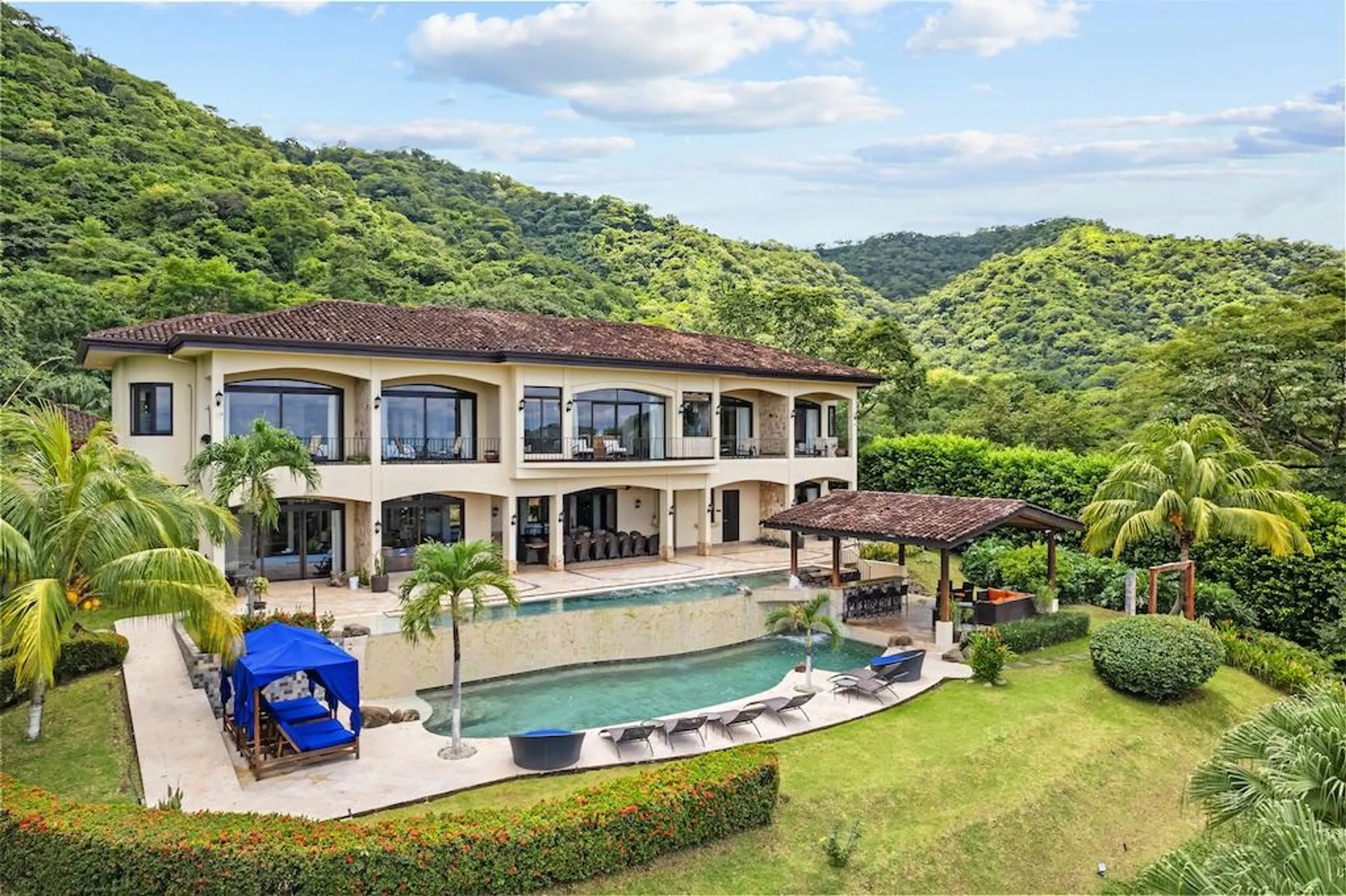 Premier Luxury Villa with Private Pool, Spa and Lush Surroundings, Guanacaste