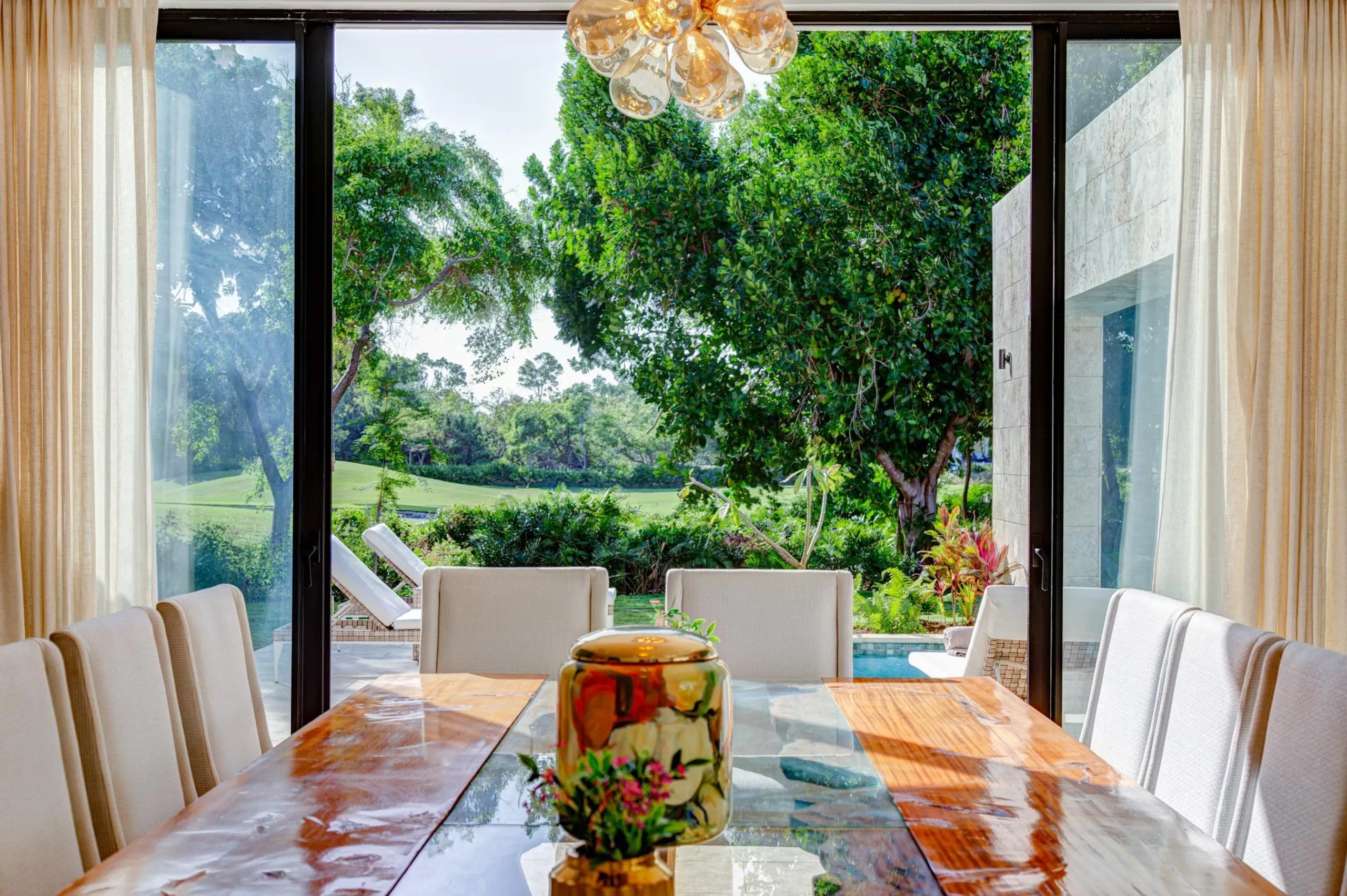 Radiant Modern Styled Villa with Private Pool in Punta Cana Resort — photograph 8
