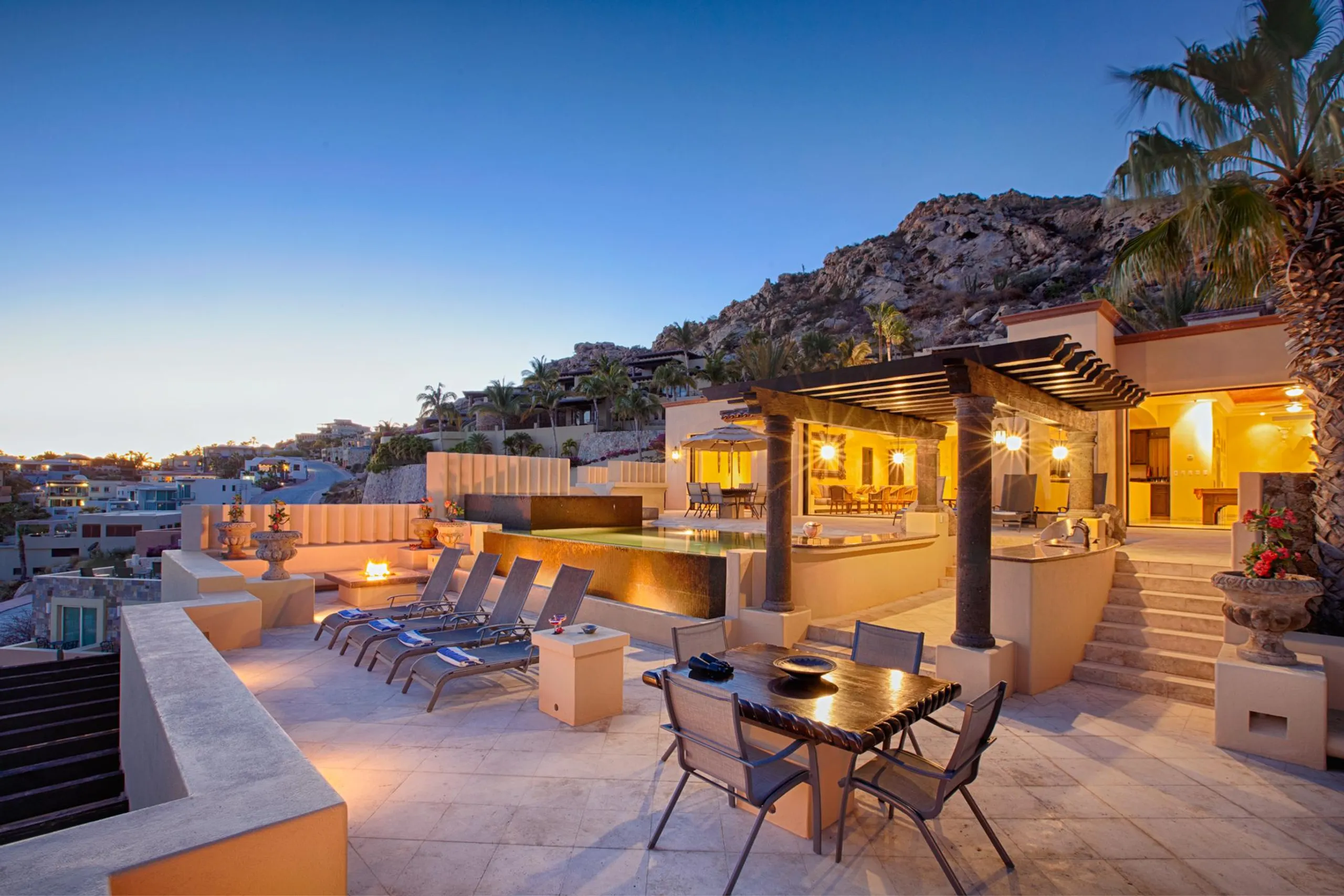 Magnificent Pedregal Estate with Infinity Pool and Ocean Views — photograph 6