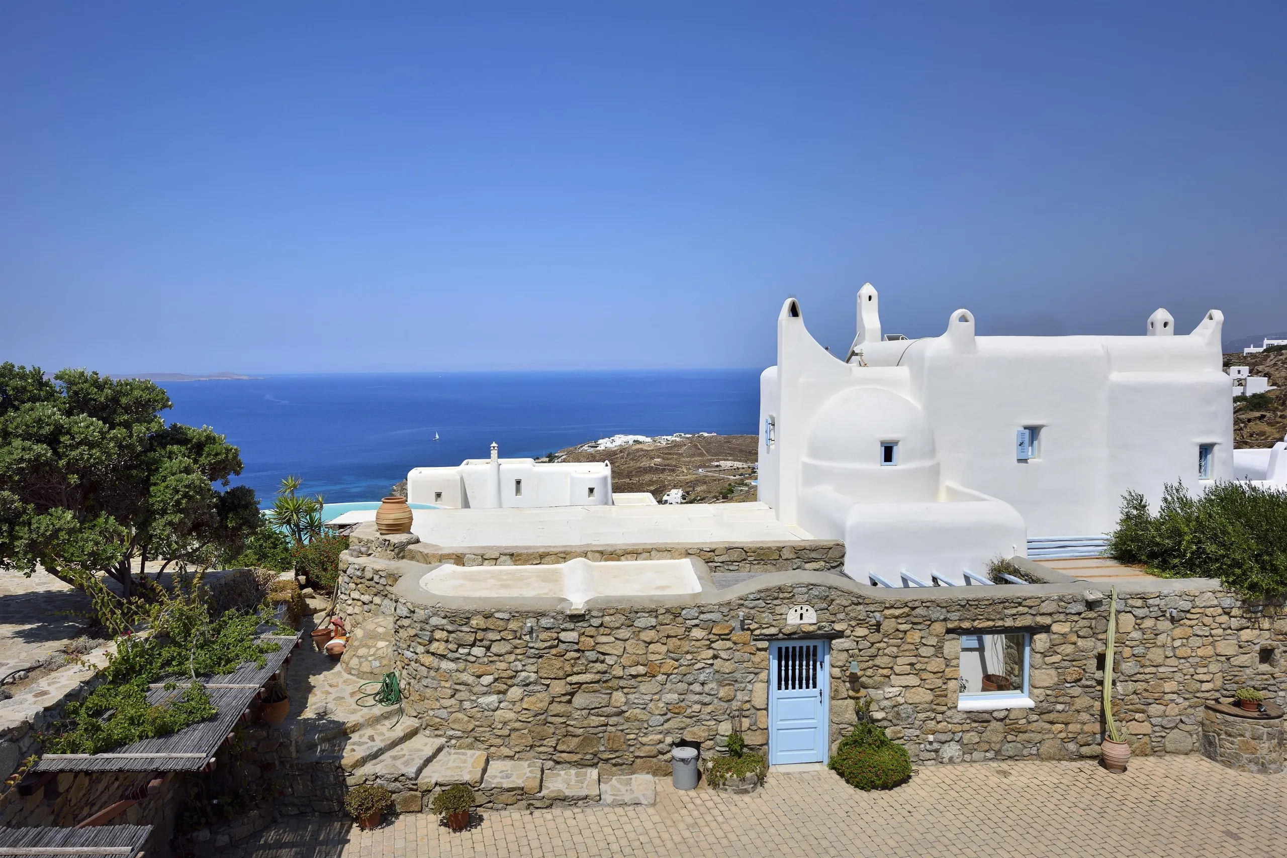 Elegant Mykonos Luxe Villa With Large Pool and Panoramic Ocean Views — photograph 4