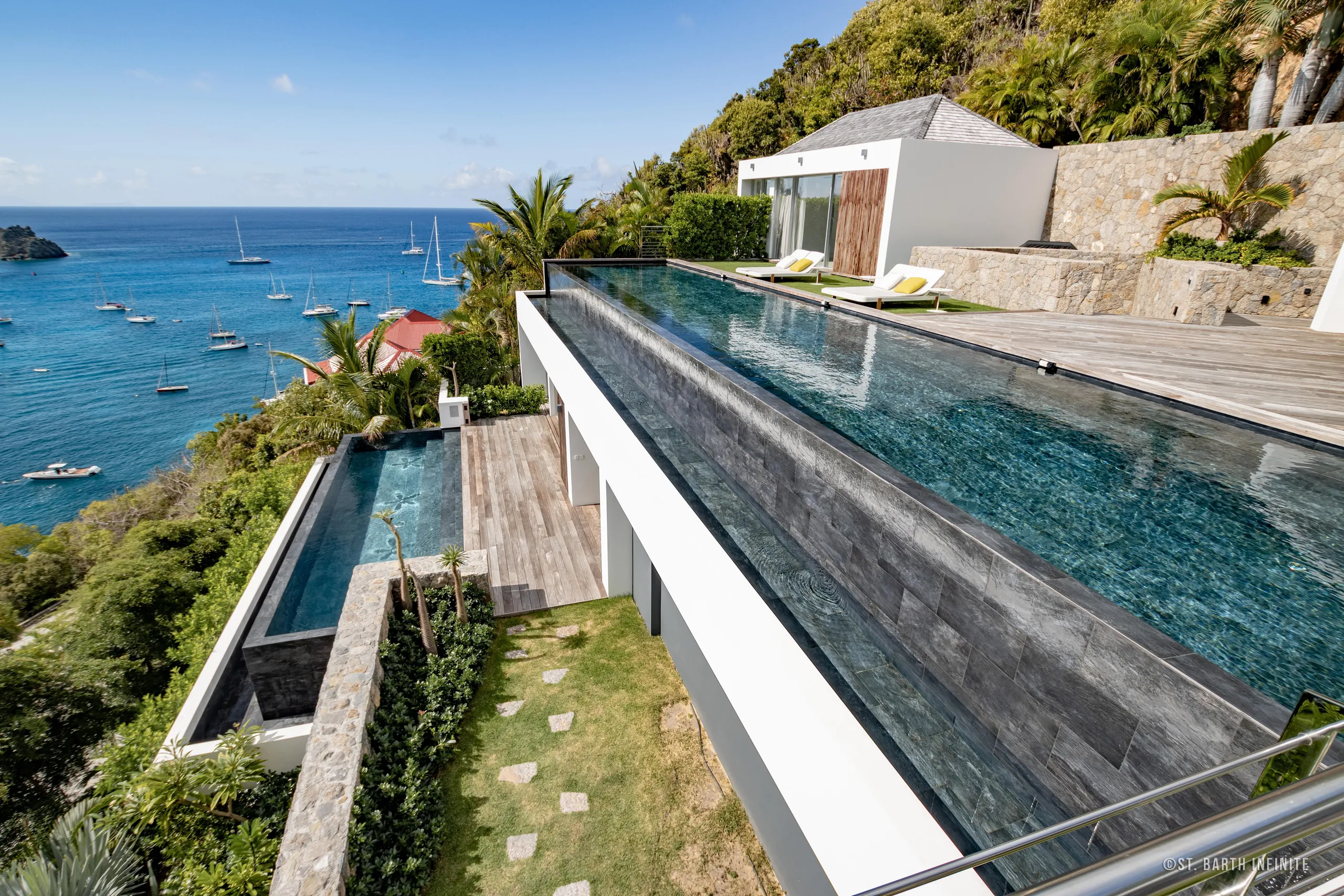 Palatial Oceanview Villa with Infinity Pool — photograph 4