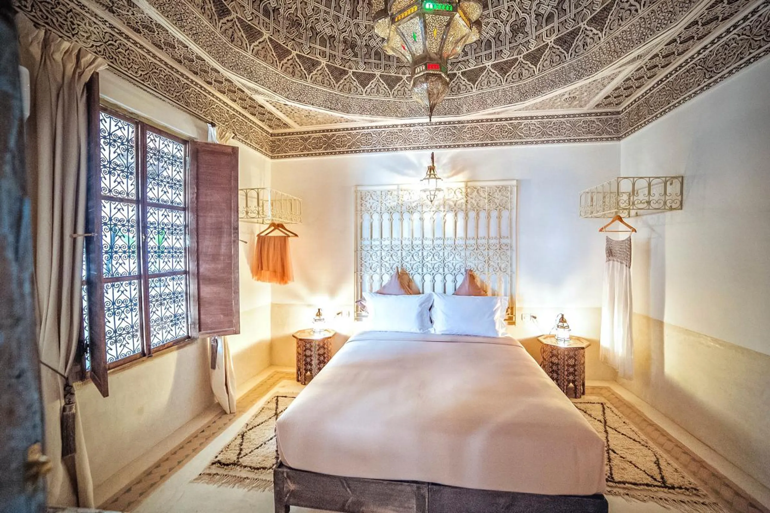 Majestic Traditional Villa in Marrakesh with Pool — photograph 5