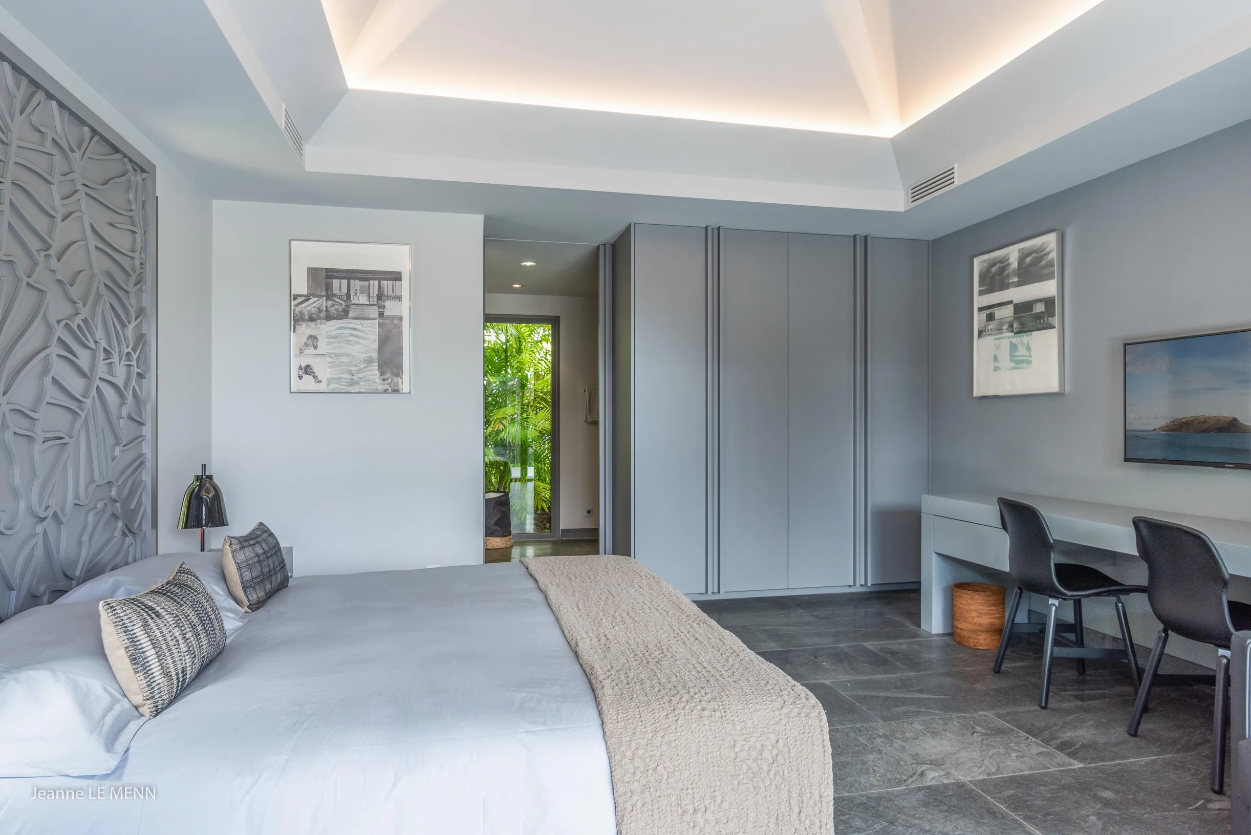 Majestic Vitet Villa with Infinity Pool and Lovely Ocean Views — photograph 12
