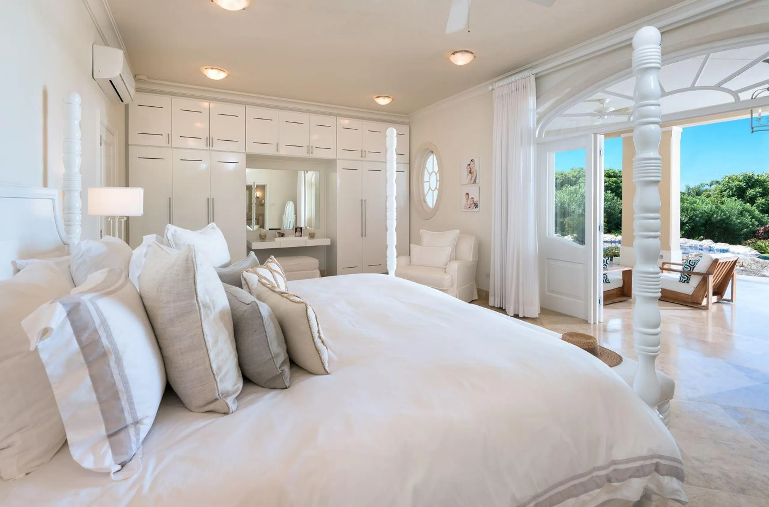 Gleaming 5-Bedroom Villa with Pool, Games Room, and Sea Views — photograph 7
