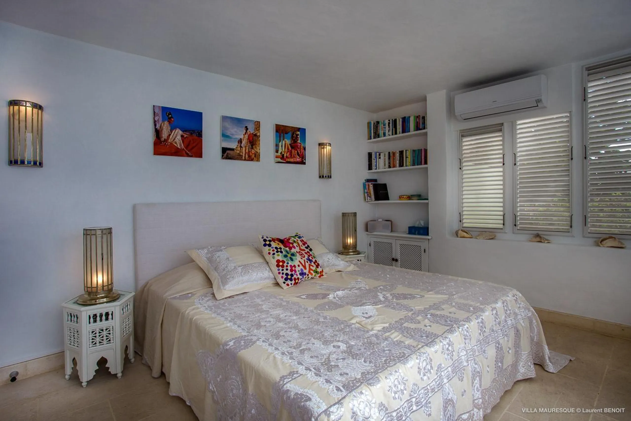 Spectacular Seafront Villa with Private Pool and Walks to Beach — photograph 12