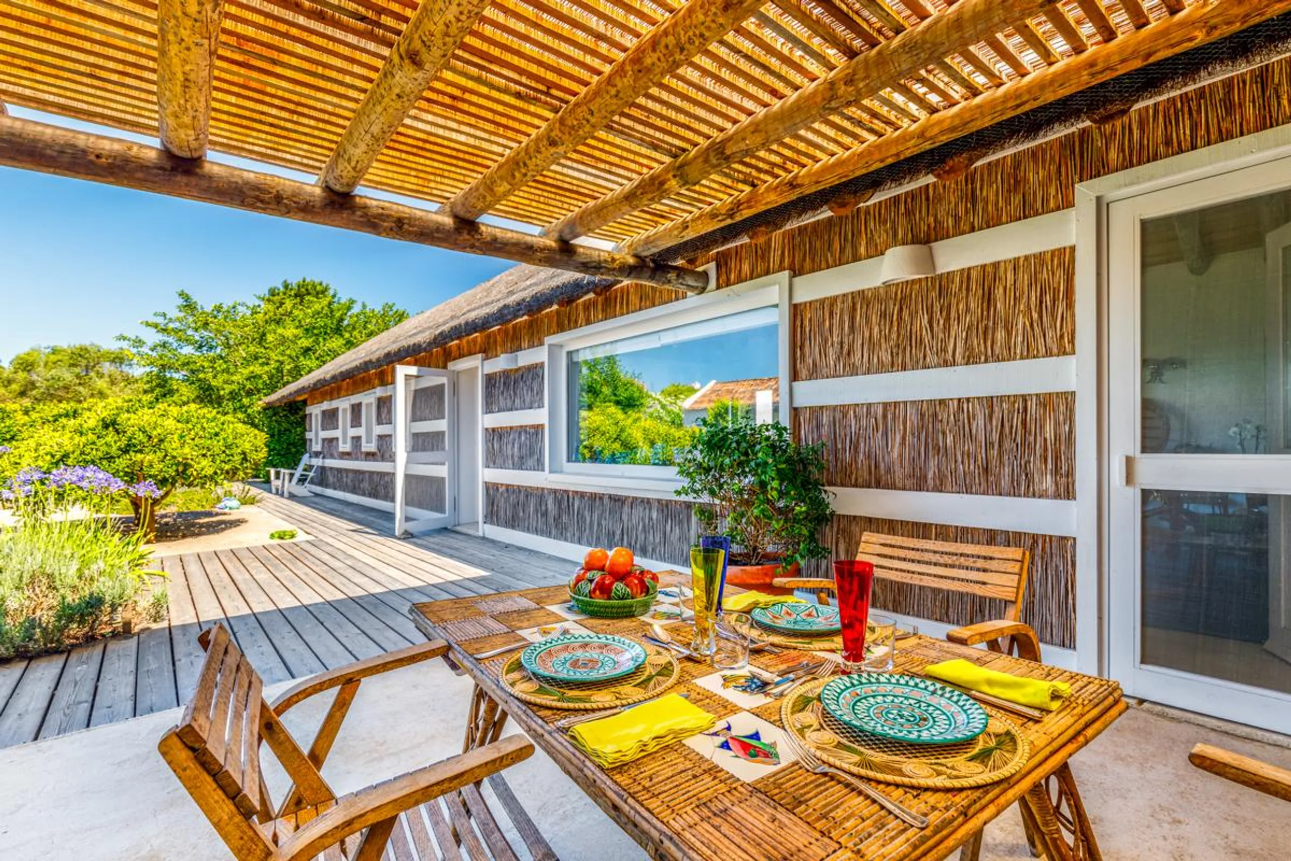 Deluxe Artistic Villa with Private Swimming Pool and Panoramic Views — photograph 2