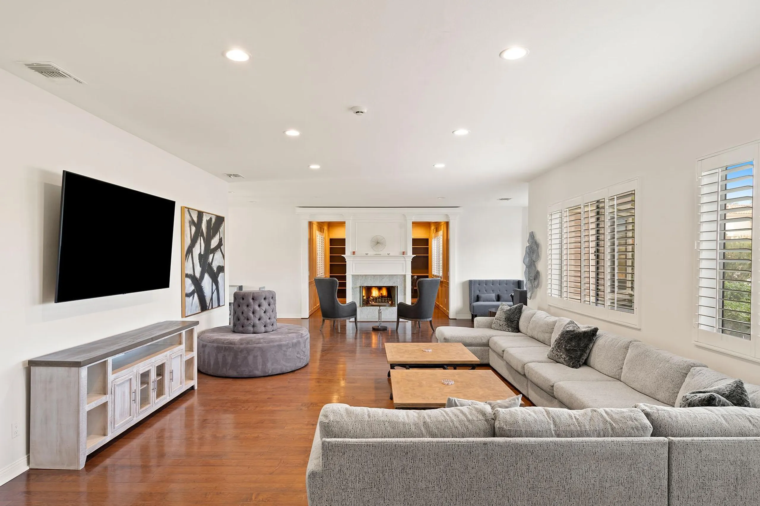 Luxury Laguna Villa with Resort Style Pool — photograph 12