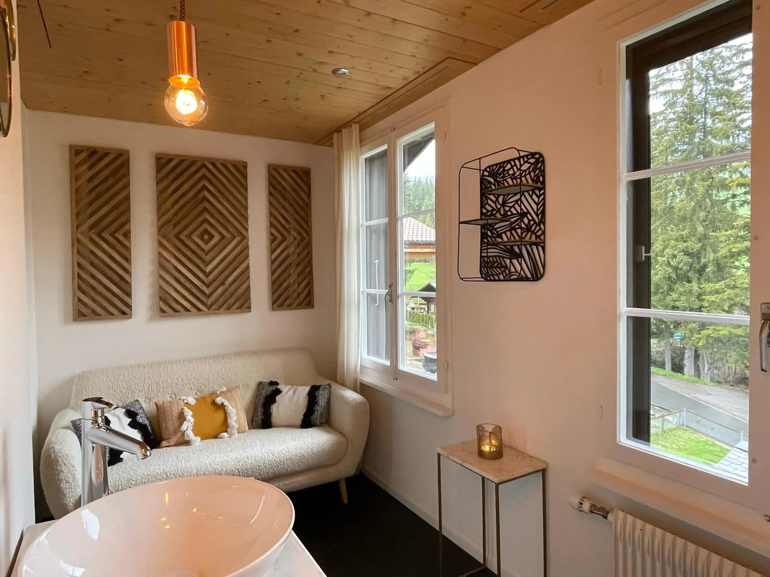 Sophisticated Saanen Chalet with Fireplace and Sun Deck — photograph 11