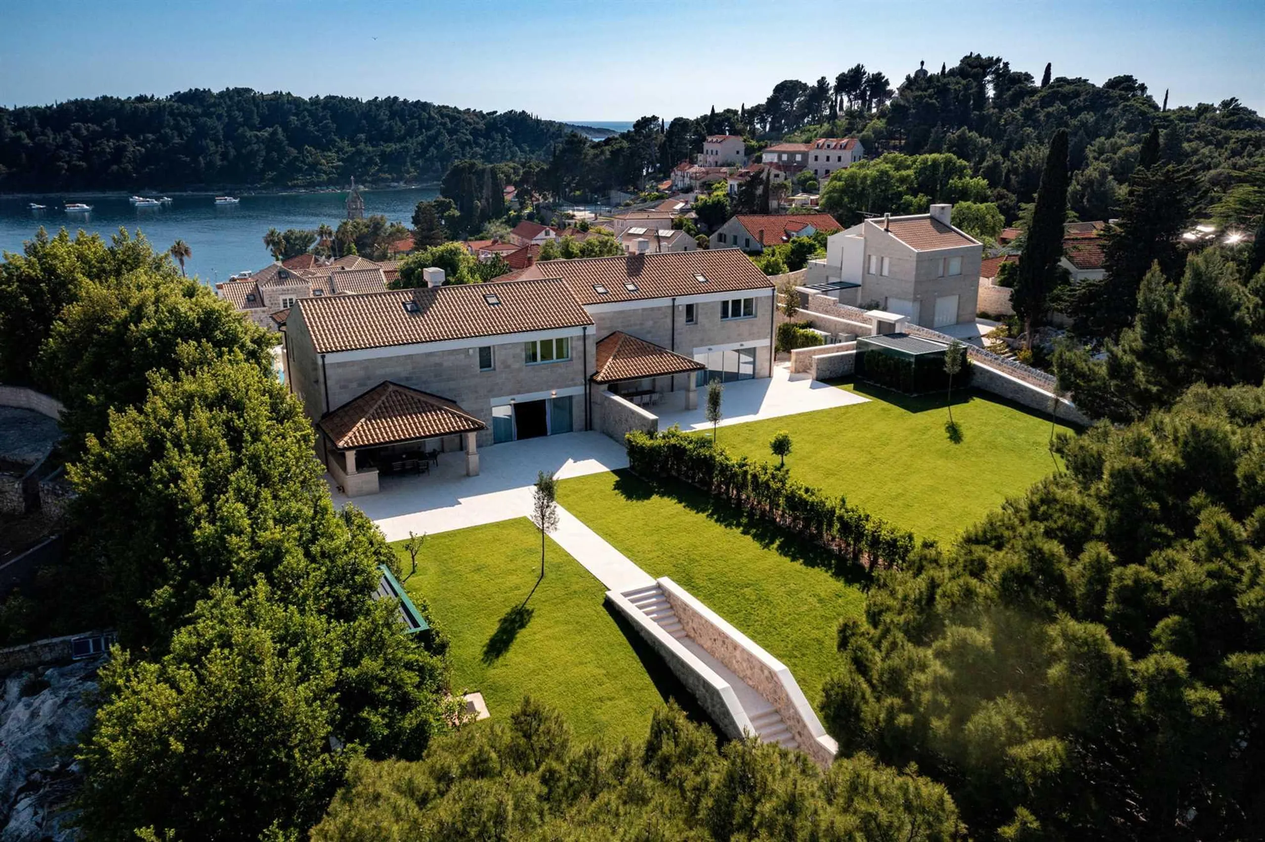 Magnificent Villa with Pool, Terrace, and Wine Cellar, Cavtat