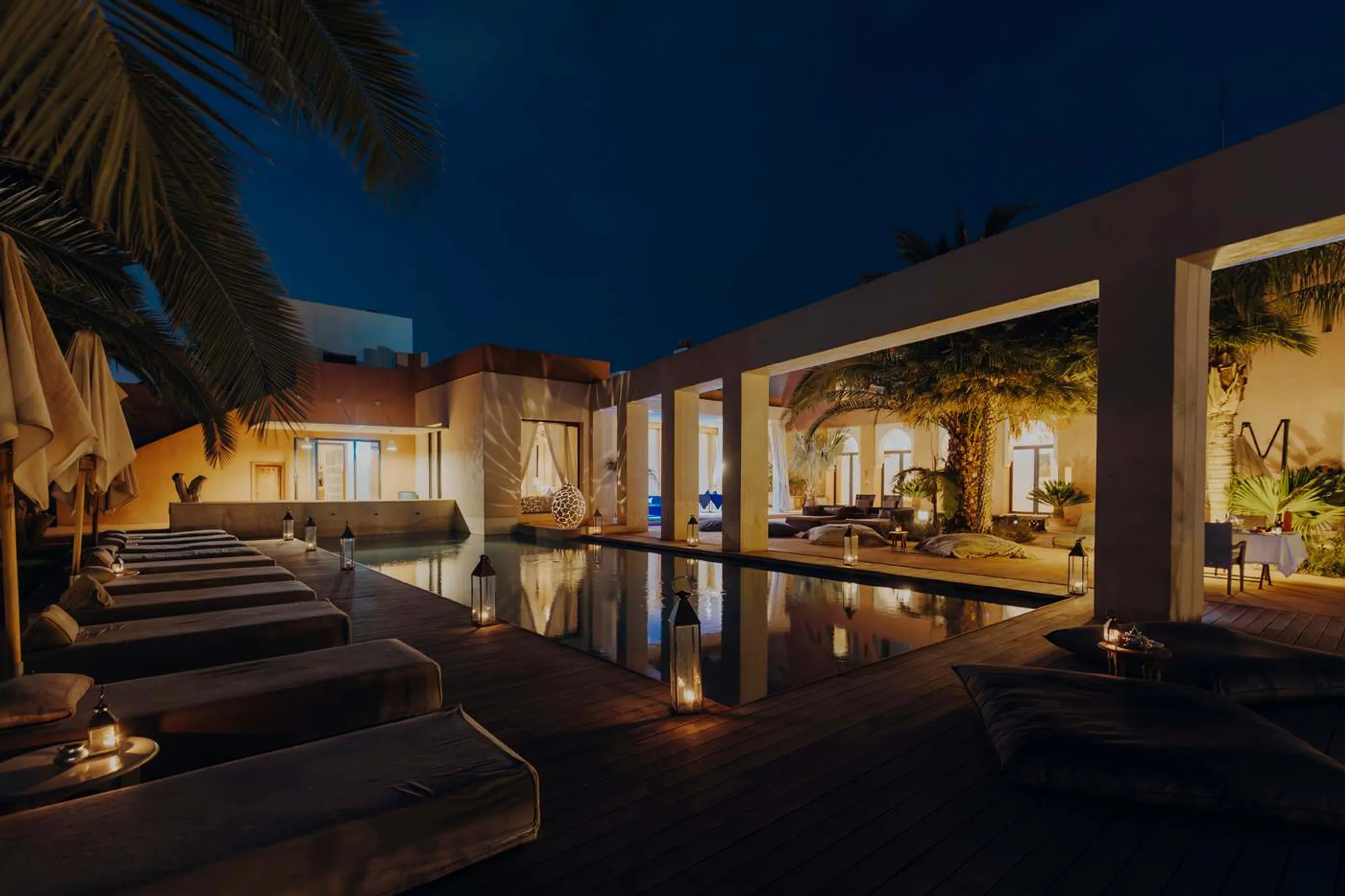 A Serene Marrakech Haven with Private Pool and  Lush Greenery — photograph 2