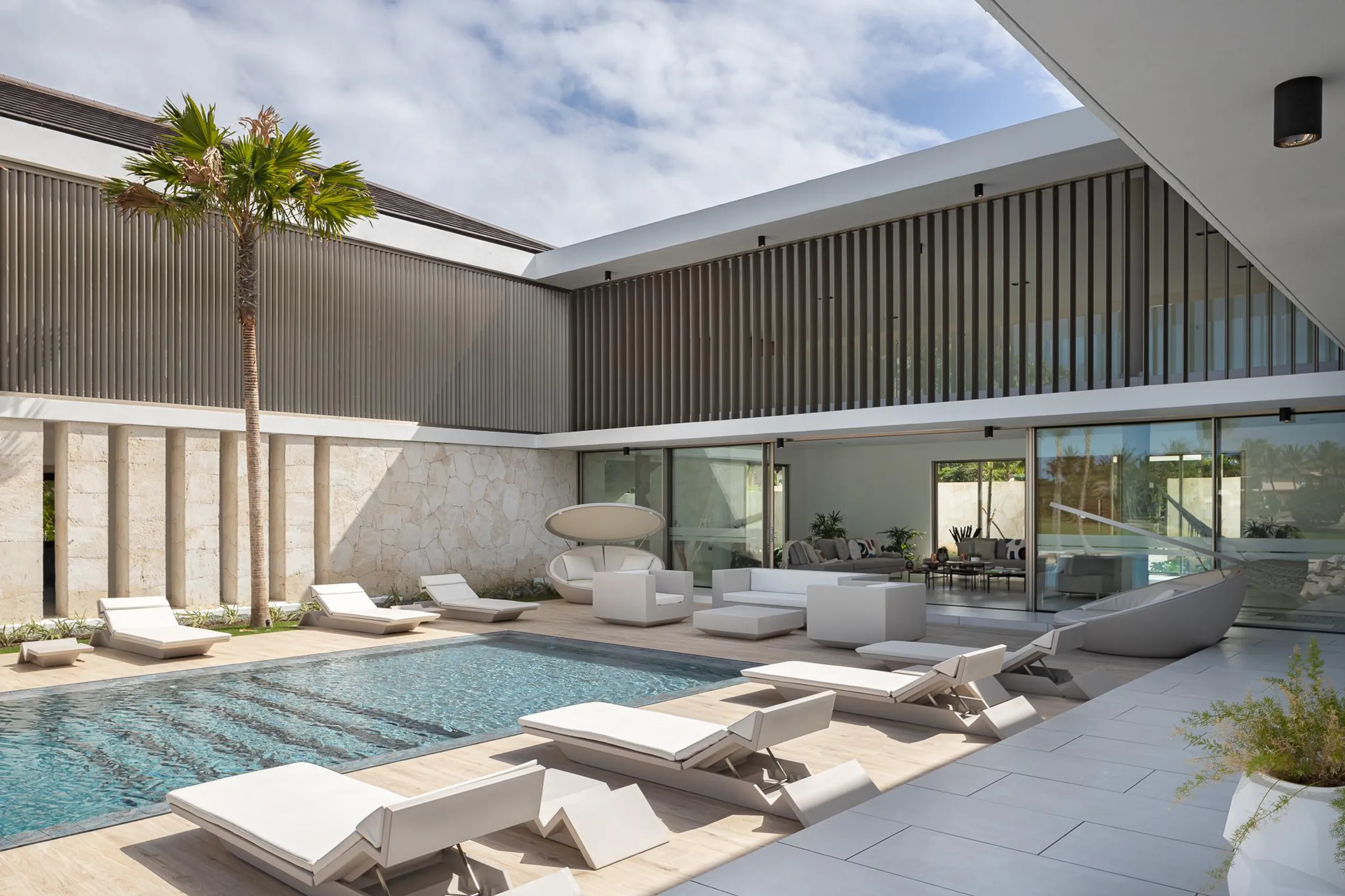 Iconic 9-Bedroom Villa: Modern Minimalist Design Near La Cana Golf & Beach Club — photograph 2