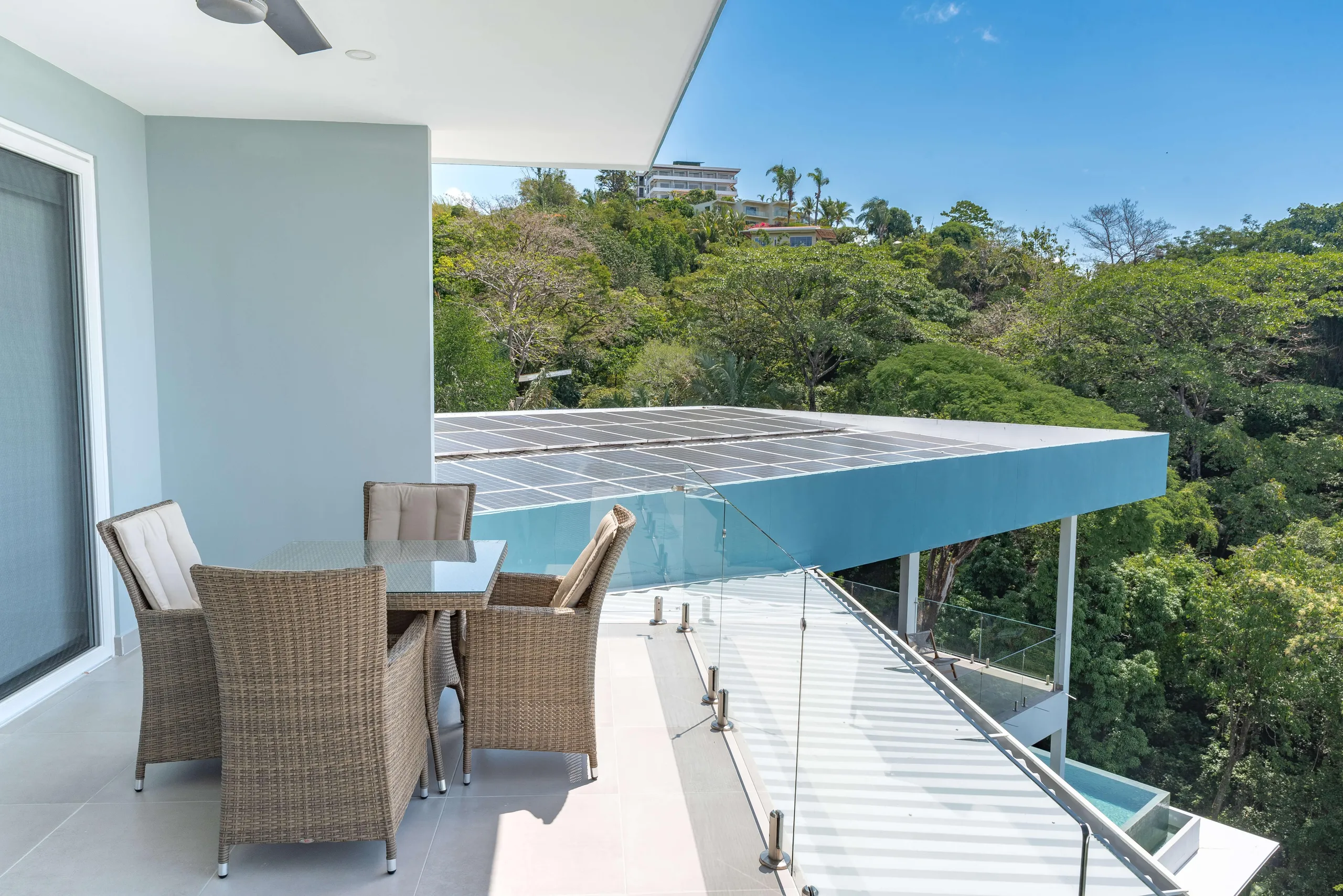 Sleek Rainforest Rental with Panoramic Pacific Ocean Views — photograph 3