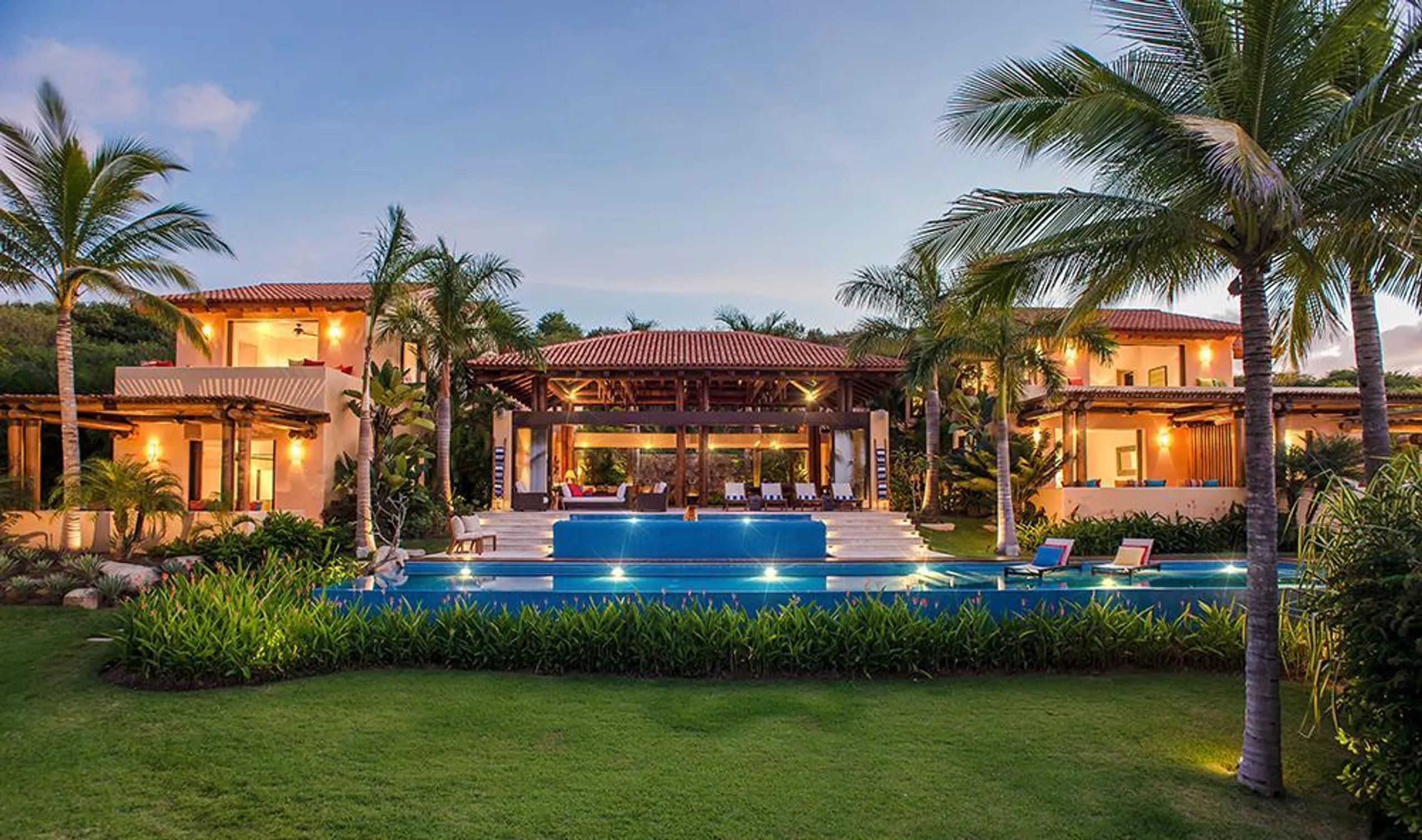 Kupuri Beach Front Grand Estate with Multiple Infinity Pools and Panoramic Ocean Views — photograph 3