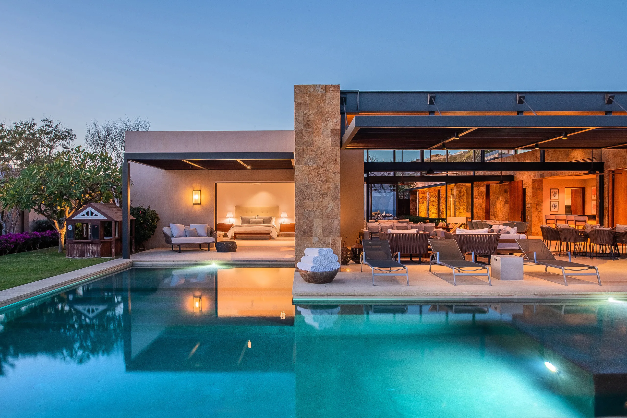 Exclusive Enclave Estate with Private Pool and Ocean Views — photograph 6