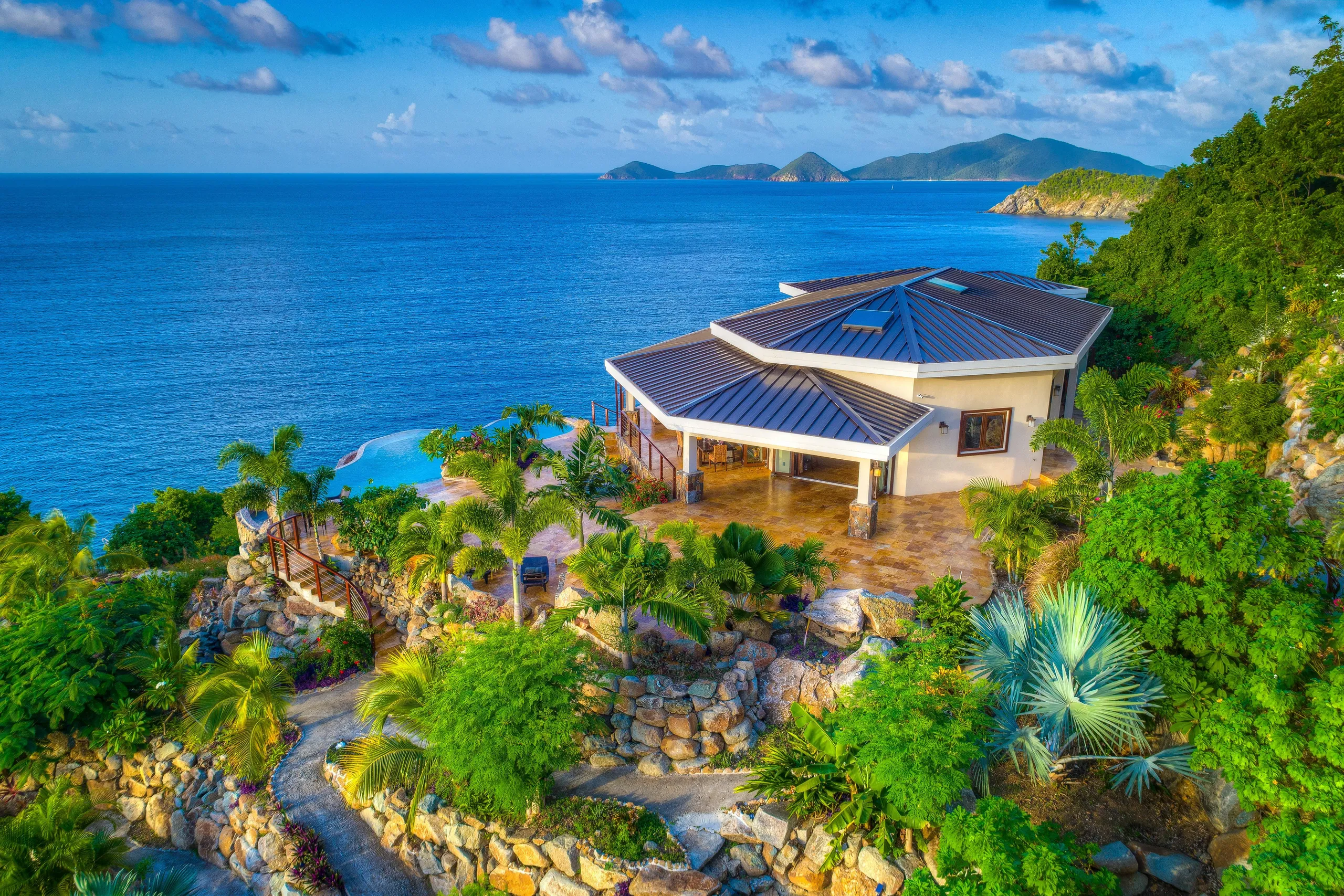 Hillside Tortola Island Villa with Private Pool and Panoramic Ocean Views — photograph 5