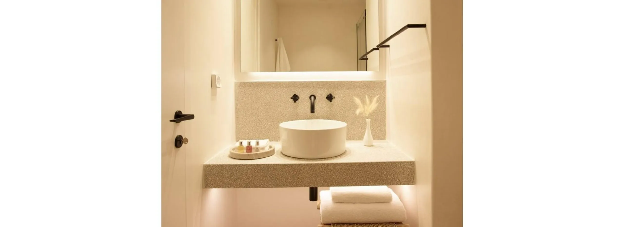Luxurious Retreat with Breathtaking Views — photograph 9