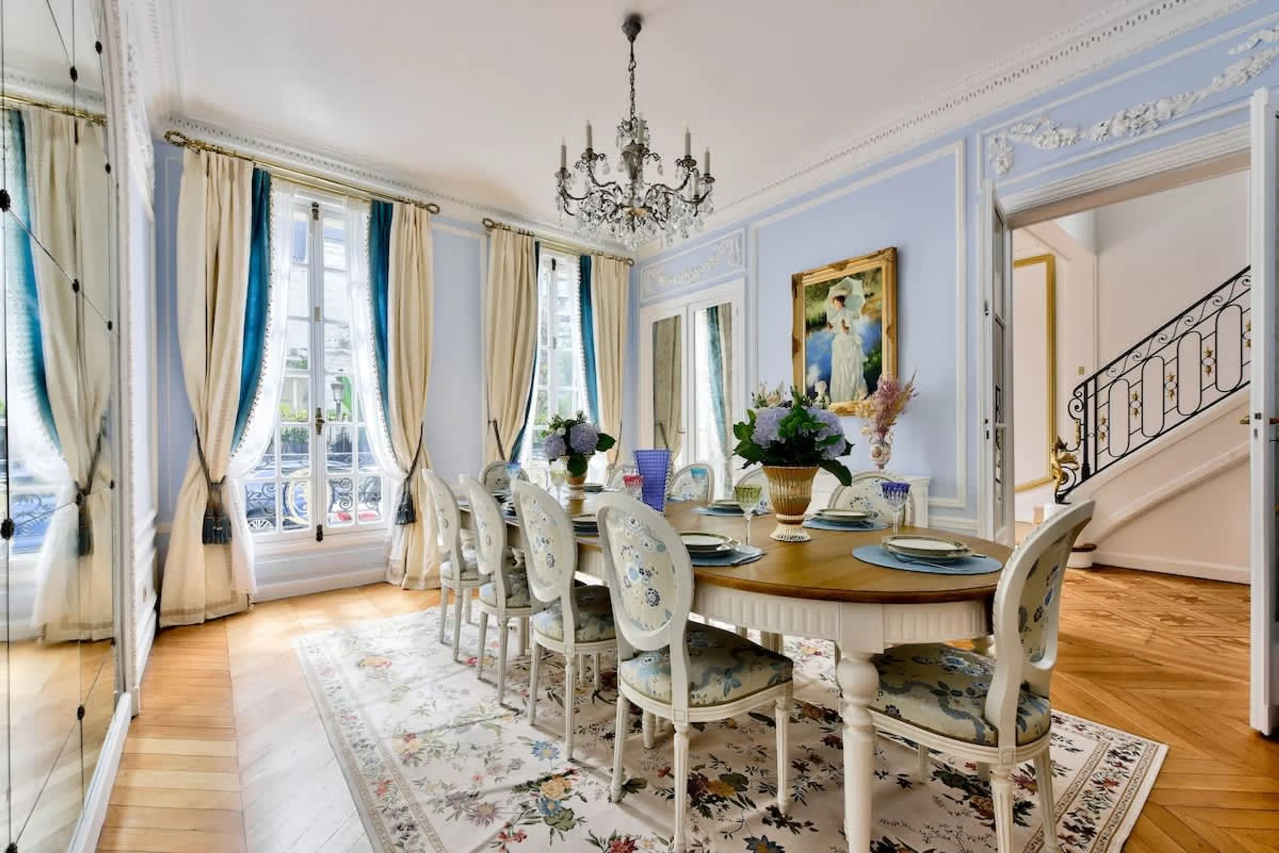 Palatial Parisian Villa with Majestic Interiors and Eiffel Tower nearby — photograph 3