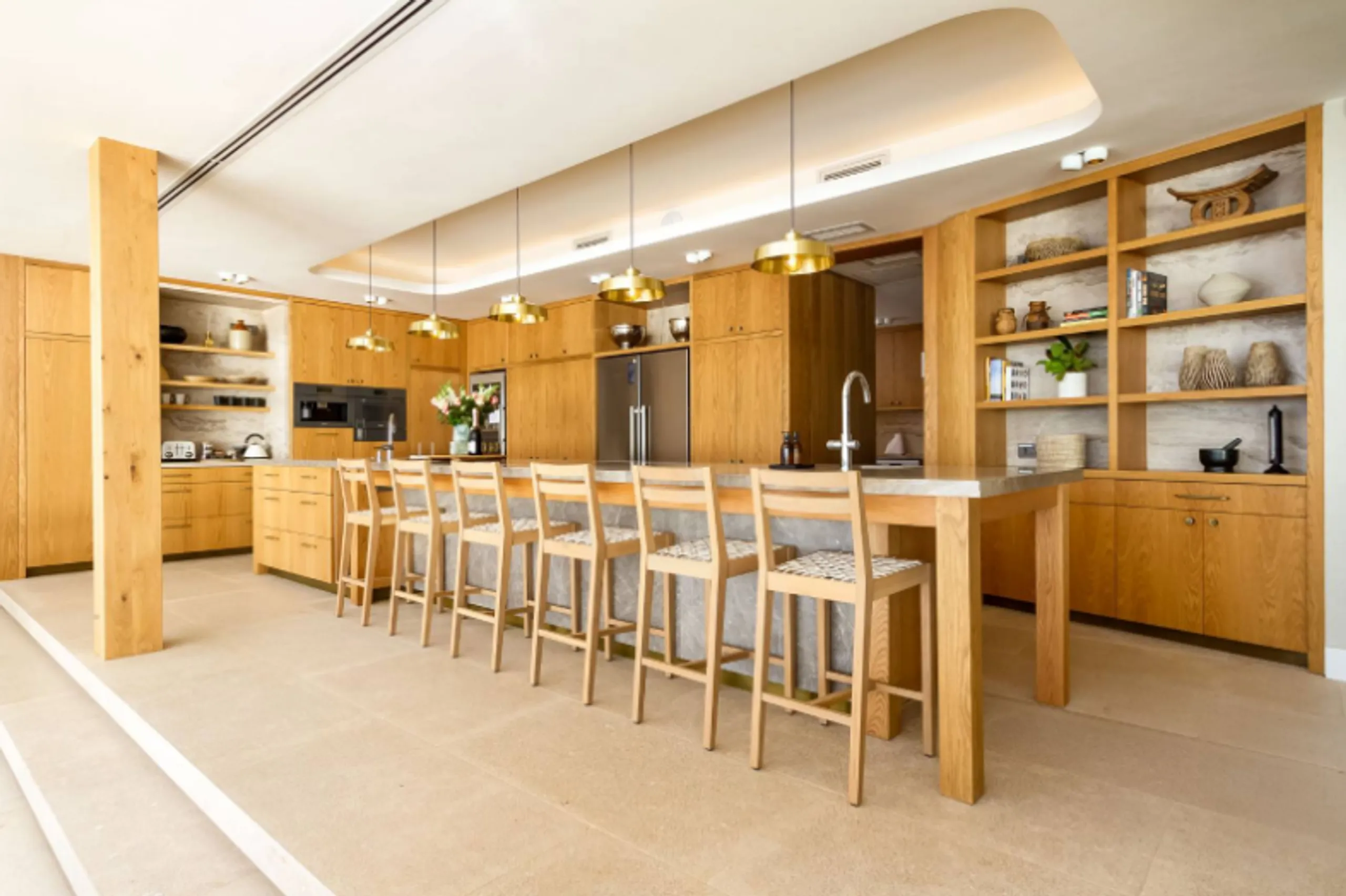 Captivating Modern Retreat with Panoramic Ocean Views — photograph 9