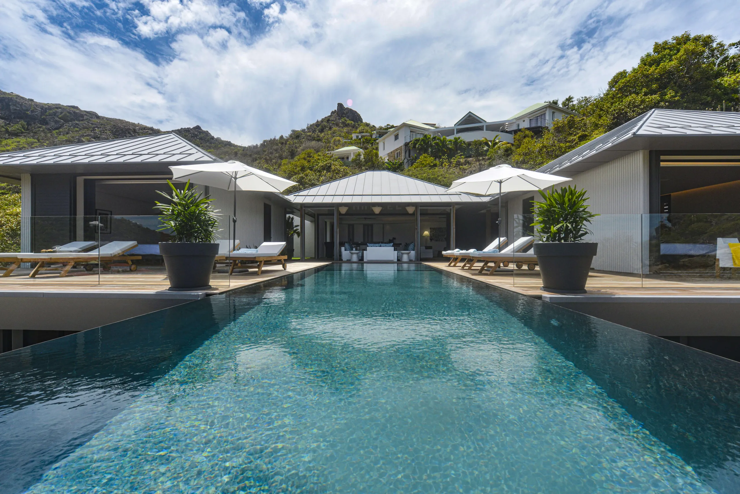Serene St Barts Luxe Villa with Bay and Hill Views with Infinity Pool — photograph 3