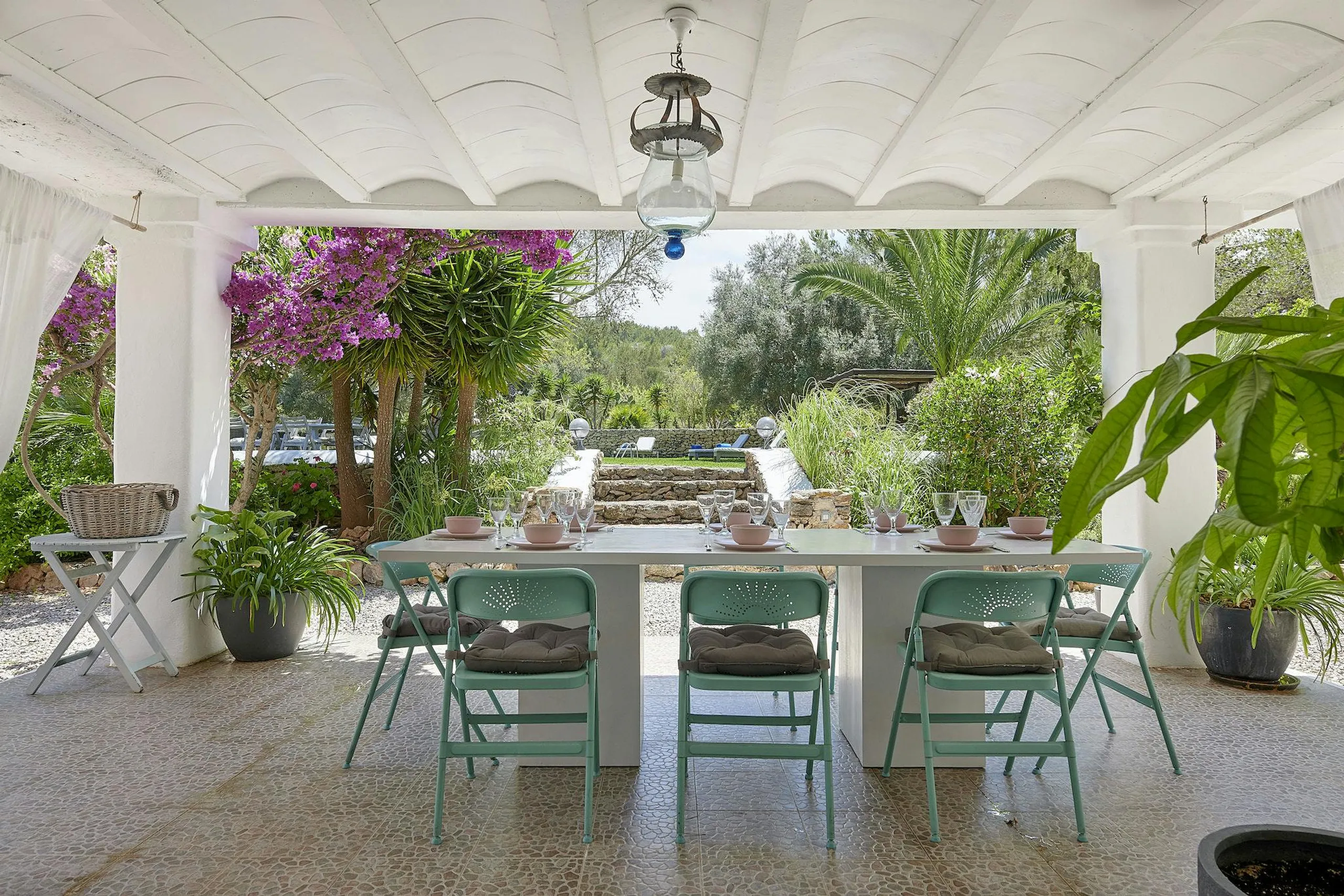 Relaxing Spanish Estate with Private Pool and Gazebo — photograph 11