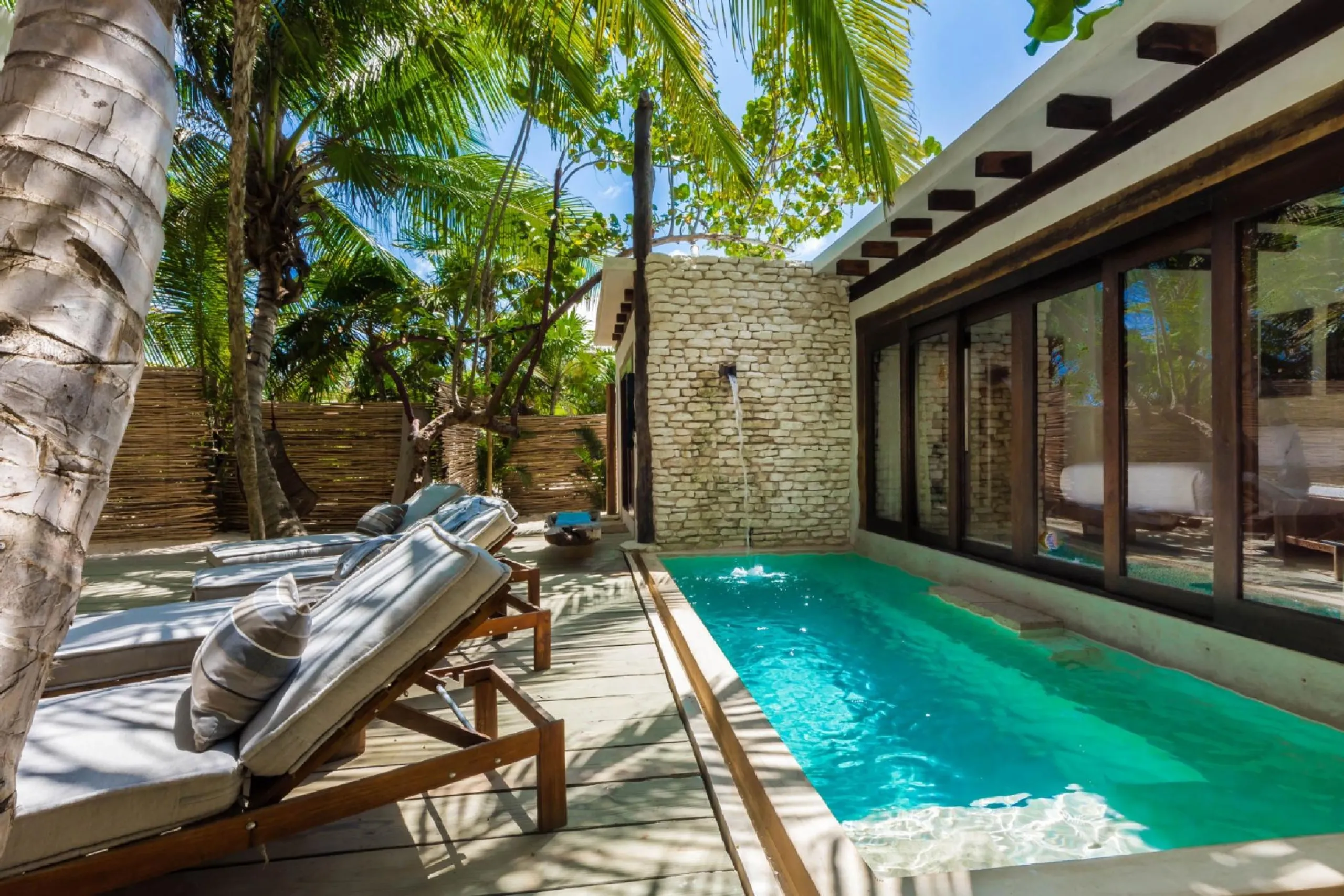 Exclusive Oceanfront Tulum Villa with Private Pool and Lush Ocean Views — photograph 9